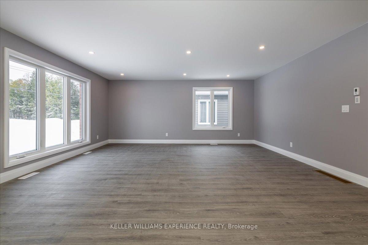 Photo 9 of 141 Pine Street W, Gravenhurst, Muskoka (S) — HOMEH