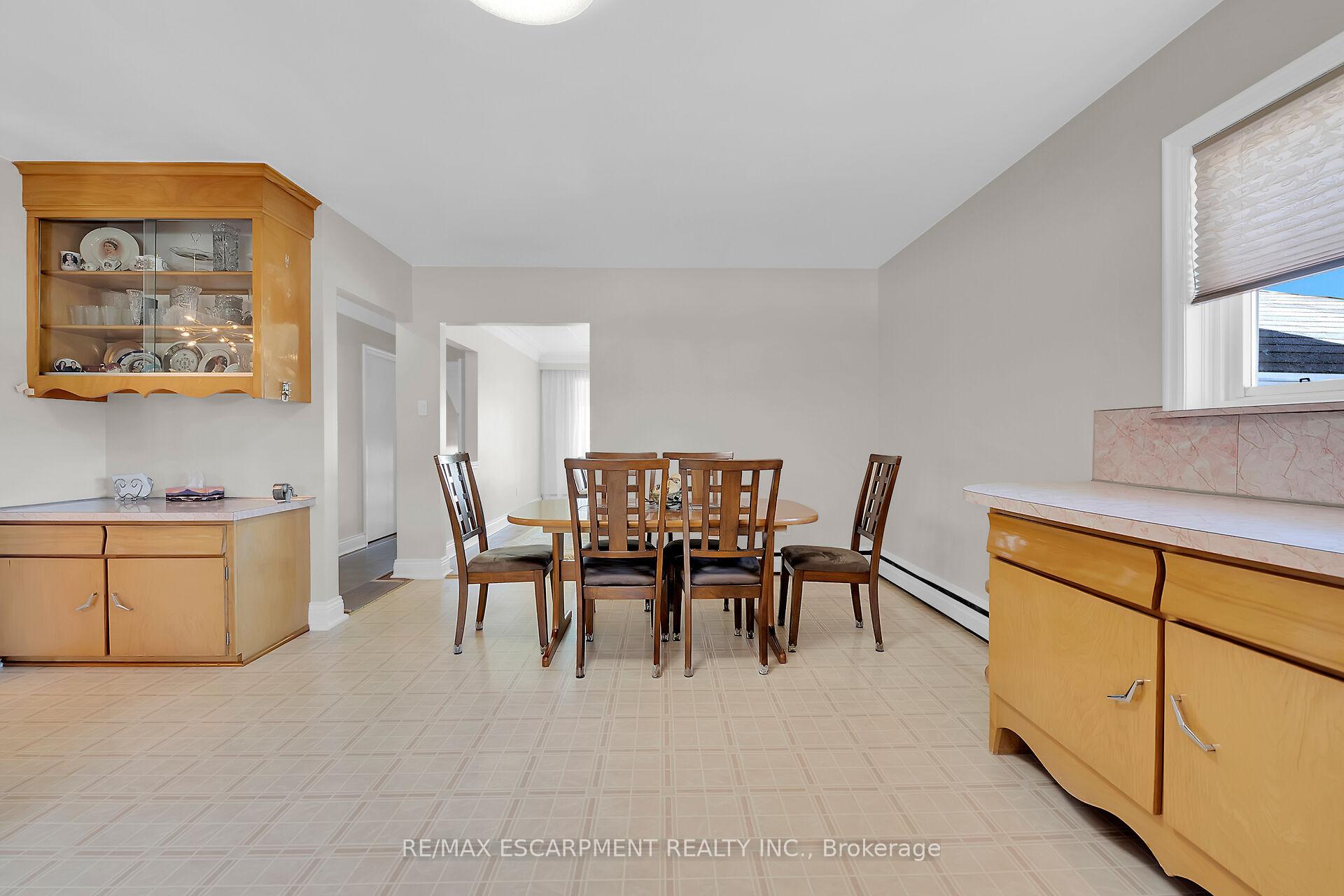 Photo 14 of 45 James Avenue, Hamilton, Stoney Creek — HOMEH