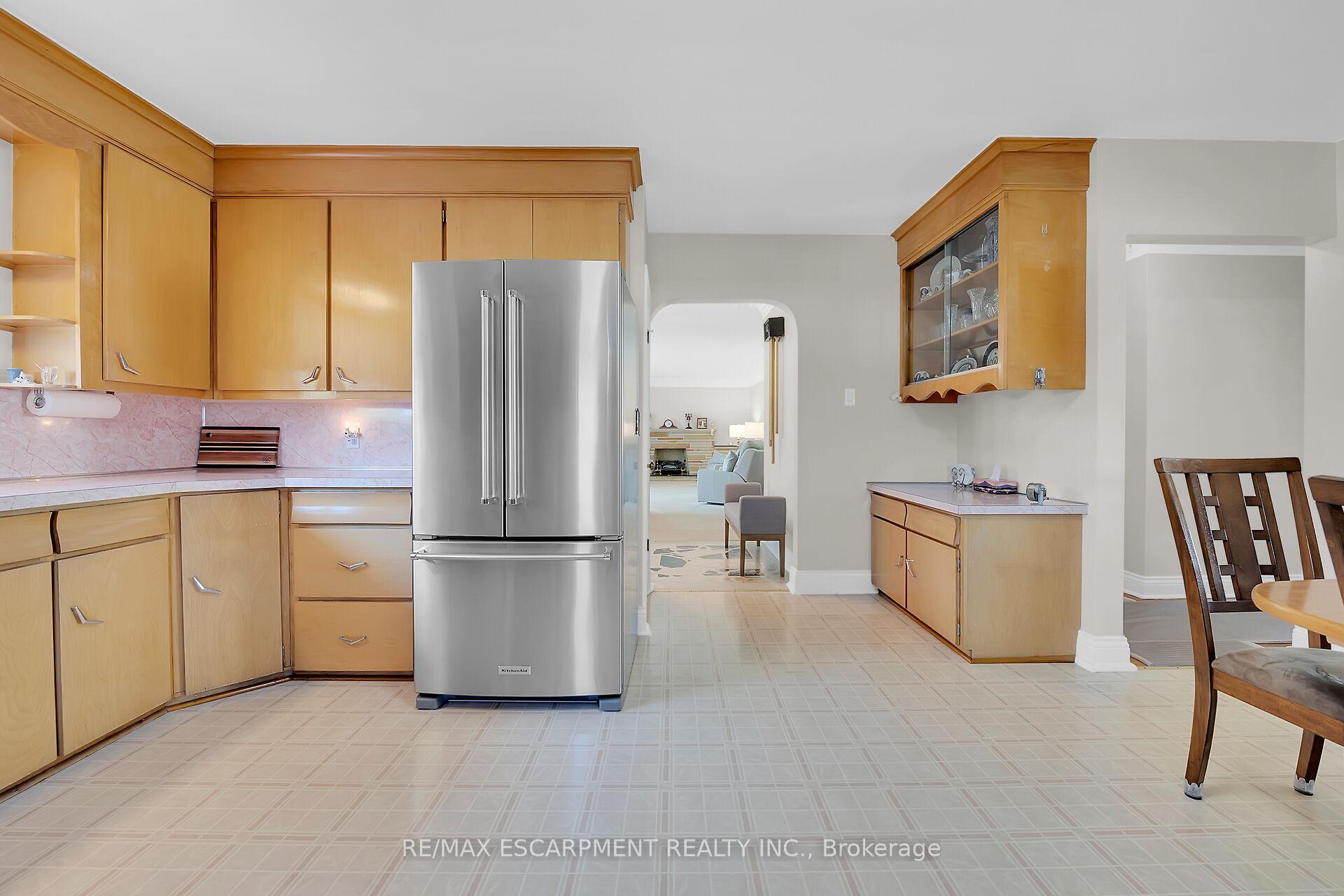 Photo 13 of 45 James Avenue, Hamilton, Stoney Creek — HOMEH
