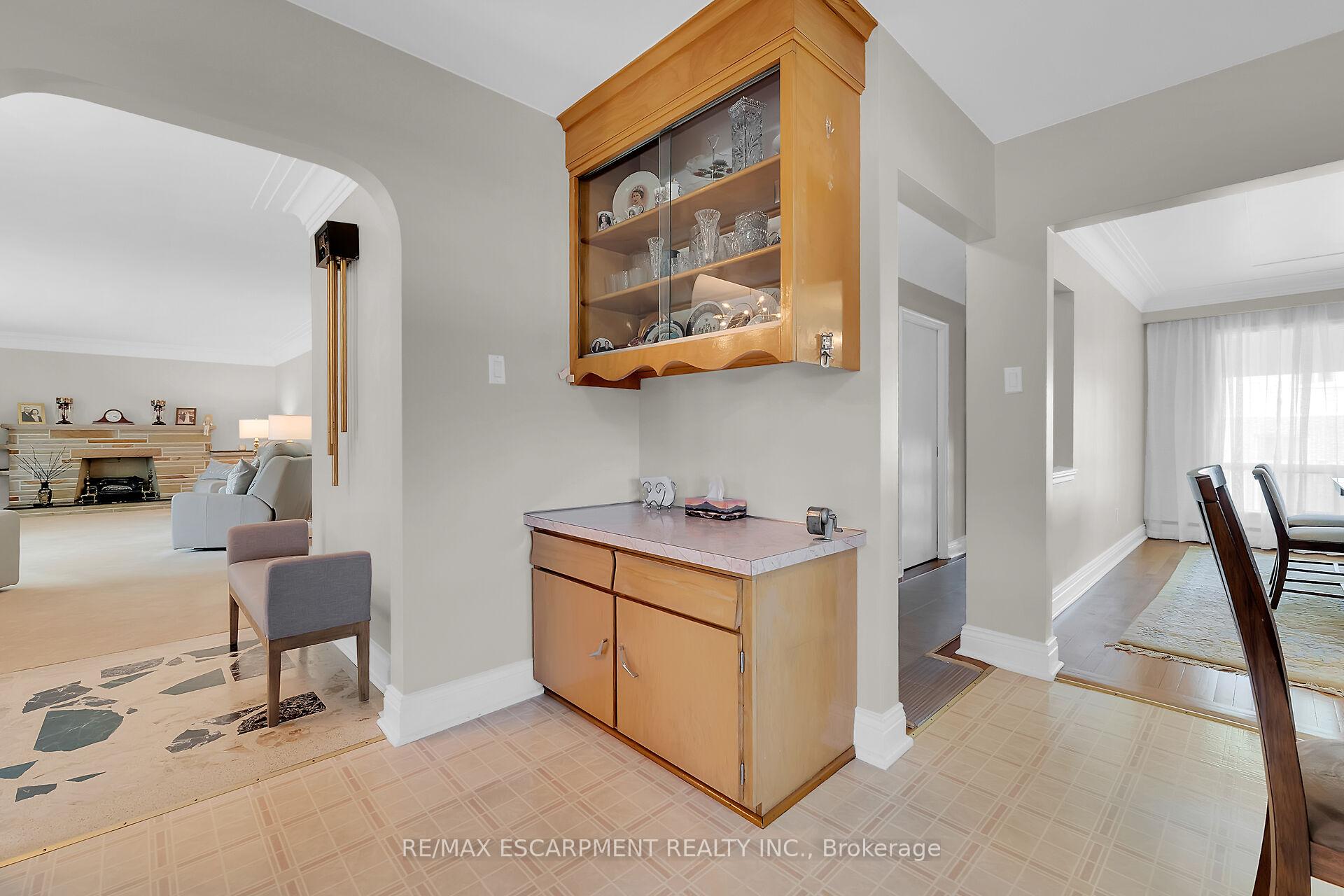 Photo 10 of 45 James Avenue, Hamilton, Stoney Creek — HOMEH