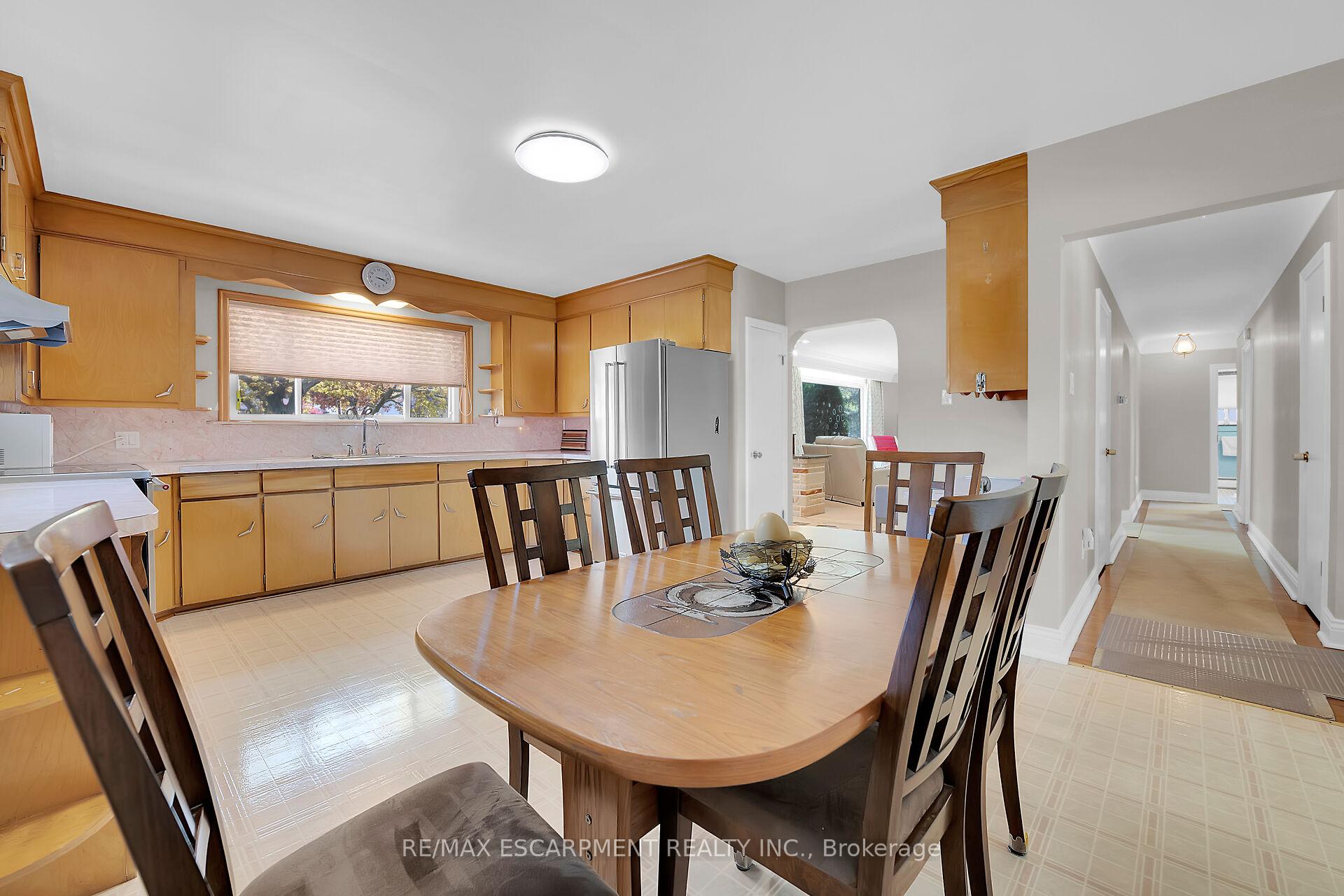 Photo 11 of 45 James Avenue, Hamilton, Stoney Creek — HOMEH