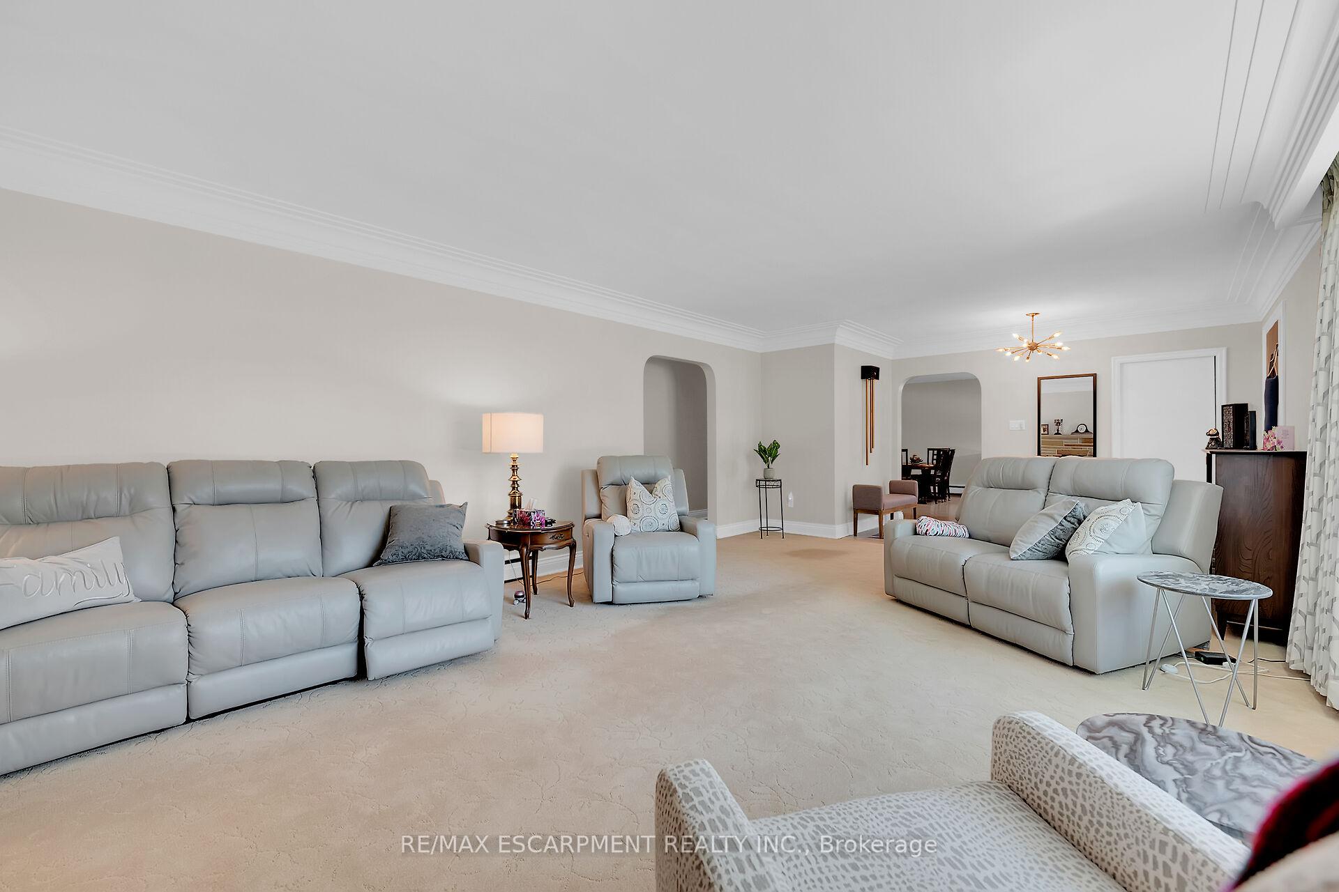 Photo 22 of 45 James Avenue, Hamilton, Stoney Creek — HOMEH