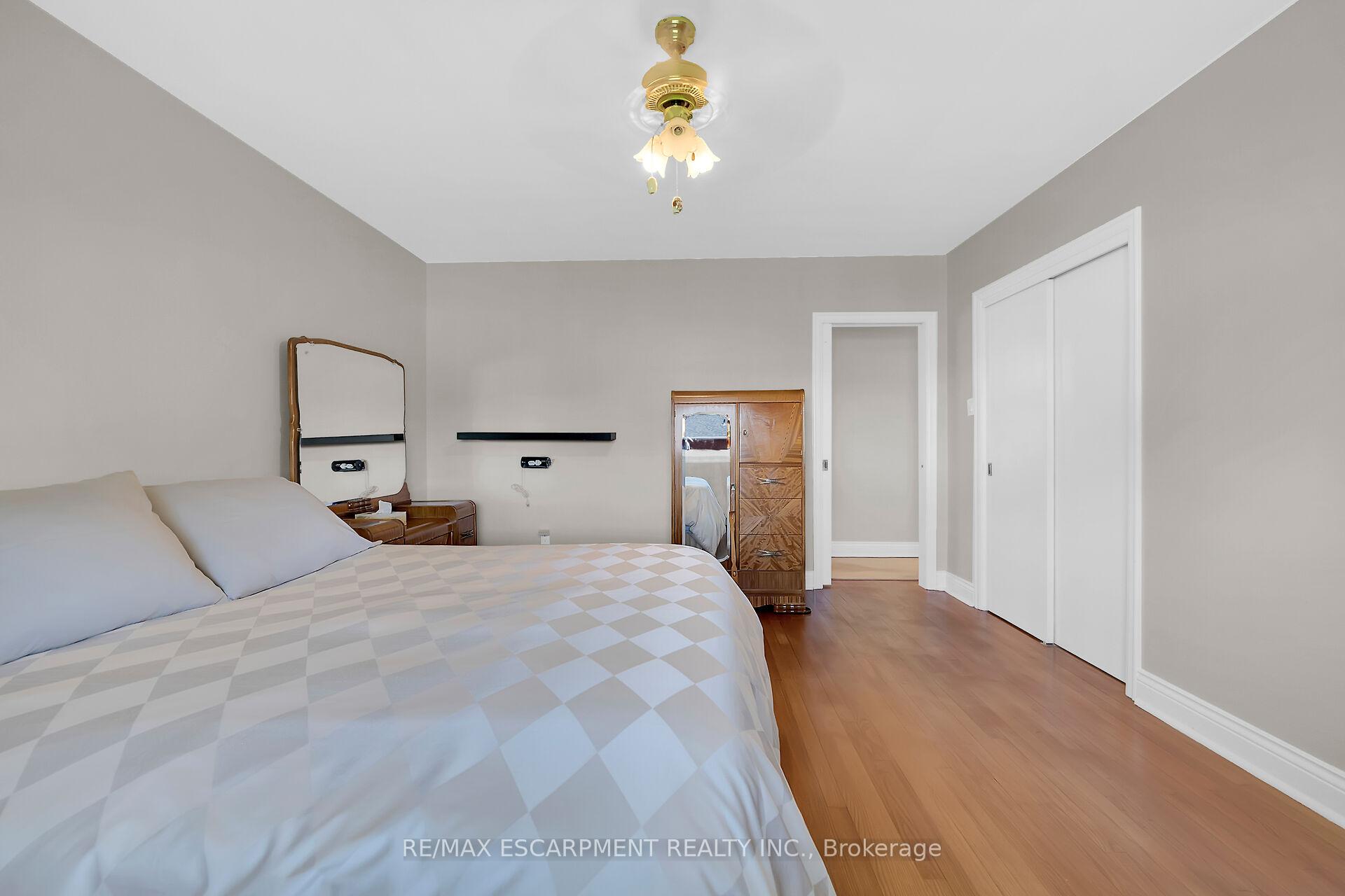 Photo 19 of 45 James Avenue, Hamilton, Stoney Creek — HOMEH