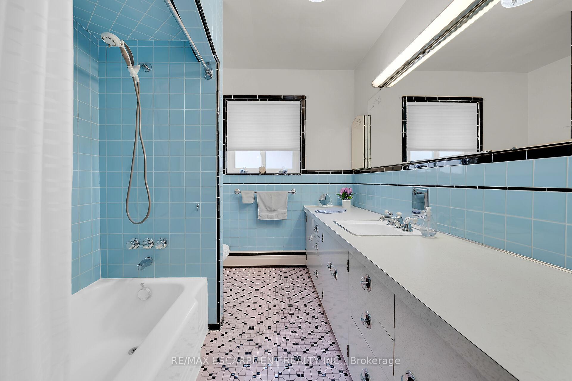 Photo 24 of 45 James Avenue, Hamilton, Stoney Creek — HOMEH