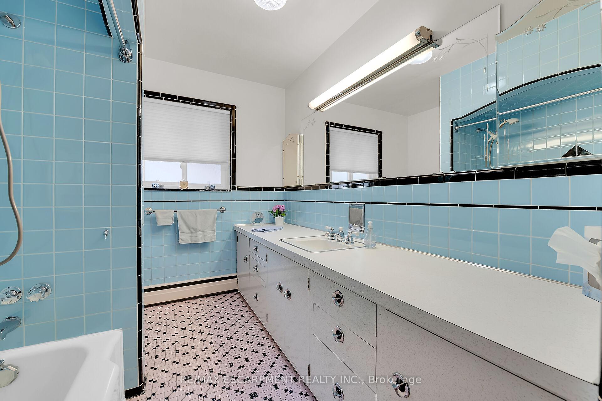 Photo 27 of 45 James Avenue, Hamilton, Stoney Creek — HOMEH