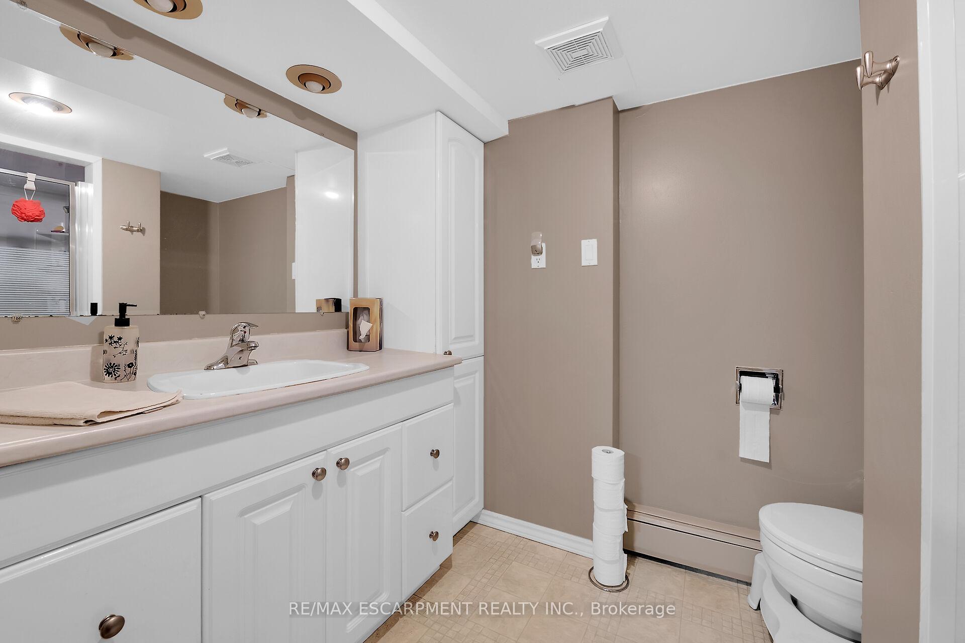 Photo 29 of 45 James Avenue, Hamilton, Stoney Creek — HOMEH