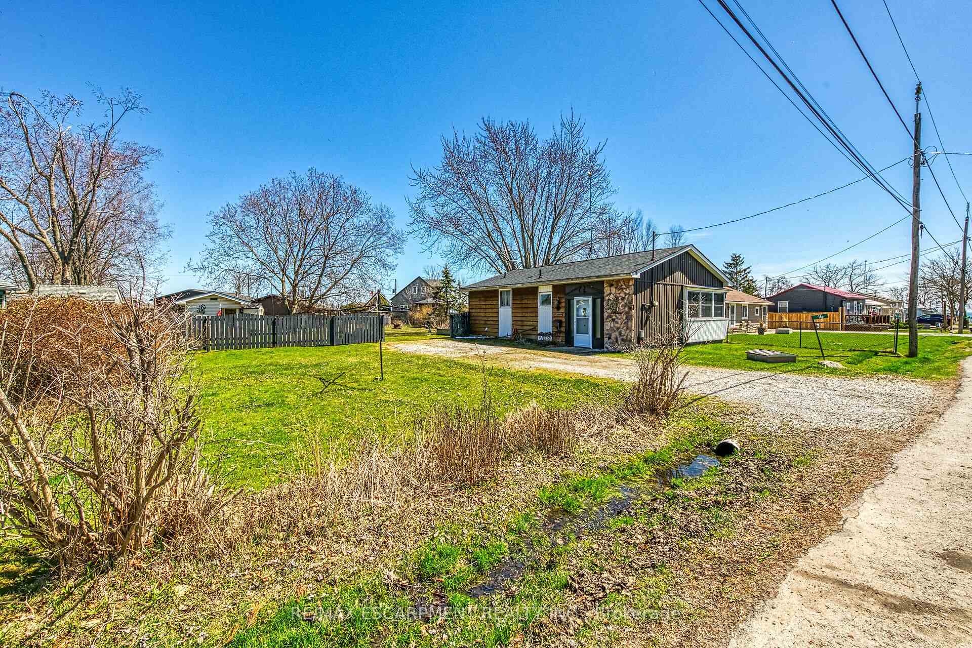 Photo 4 of 16 Witherspoon Drive, Haldimand — HOMEH