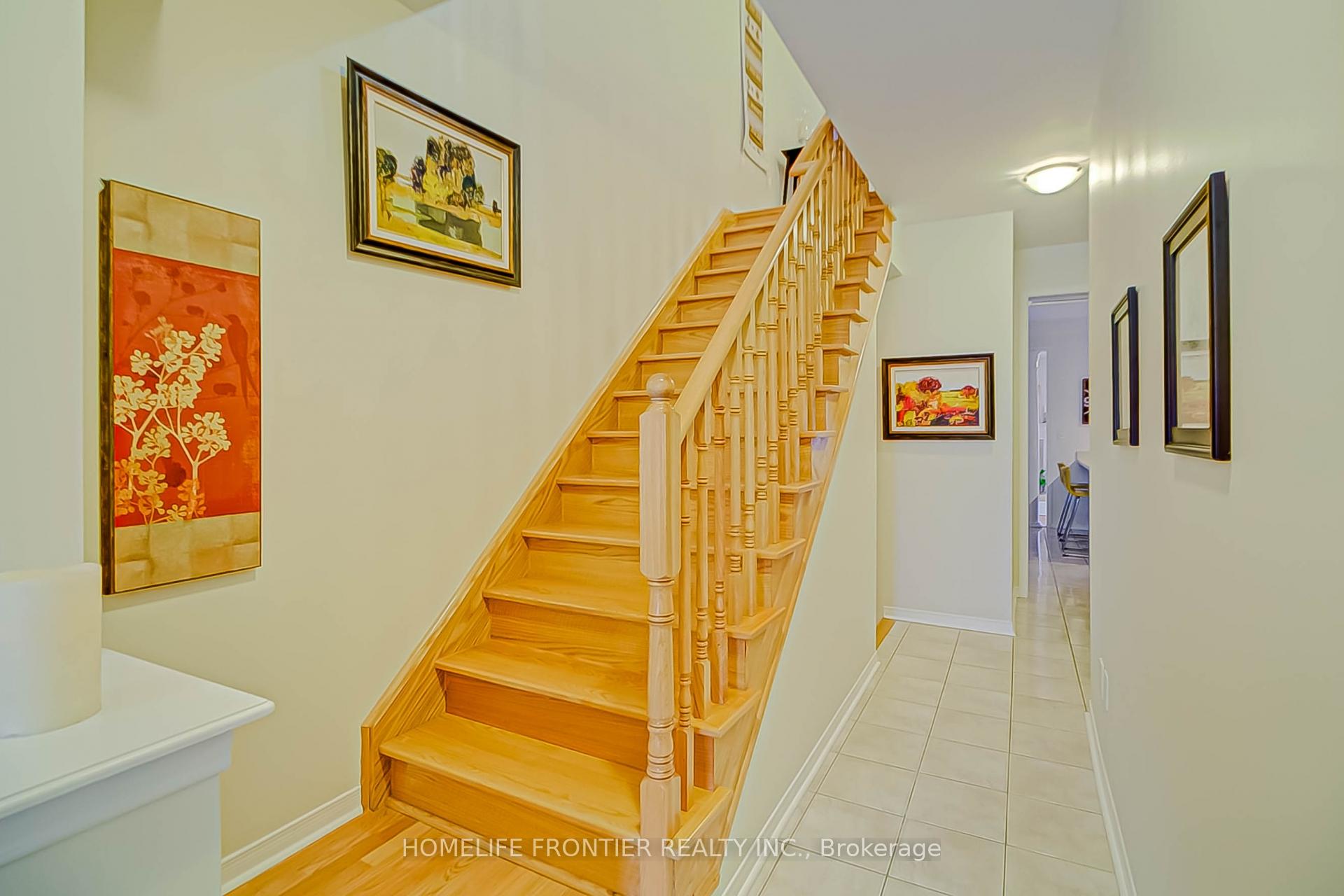 Photo 8 of 39 White Spruce Crescent, Vaughan, Patterson — HOMEH