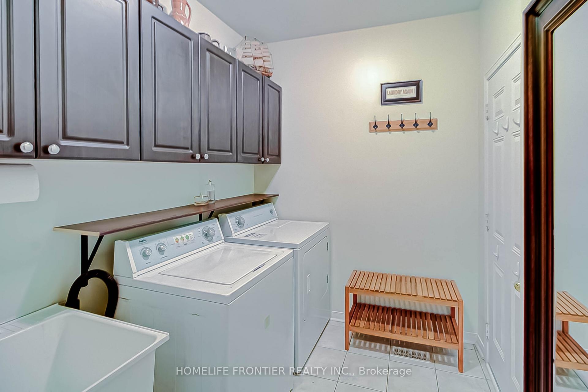 Photo 2 of 39 White Spruce Crescent, Vaughan, Patterson — HOMEH