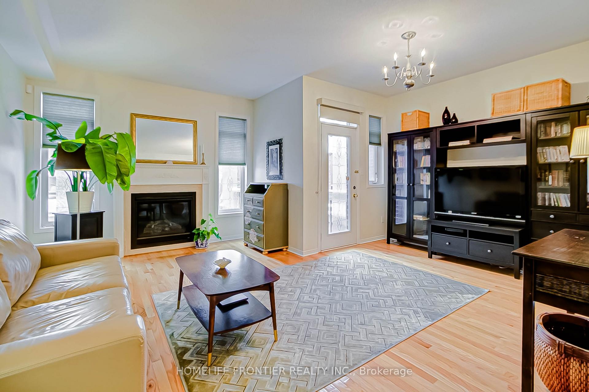 Photo 10 of 39 White Spruce Crescent, Vaughan, Patterson — HOMEH