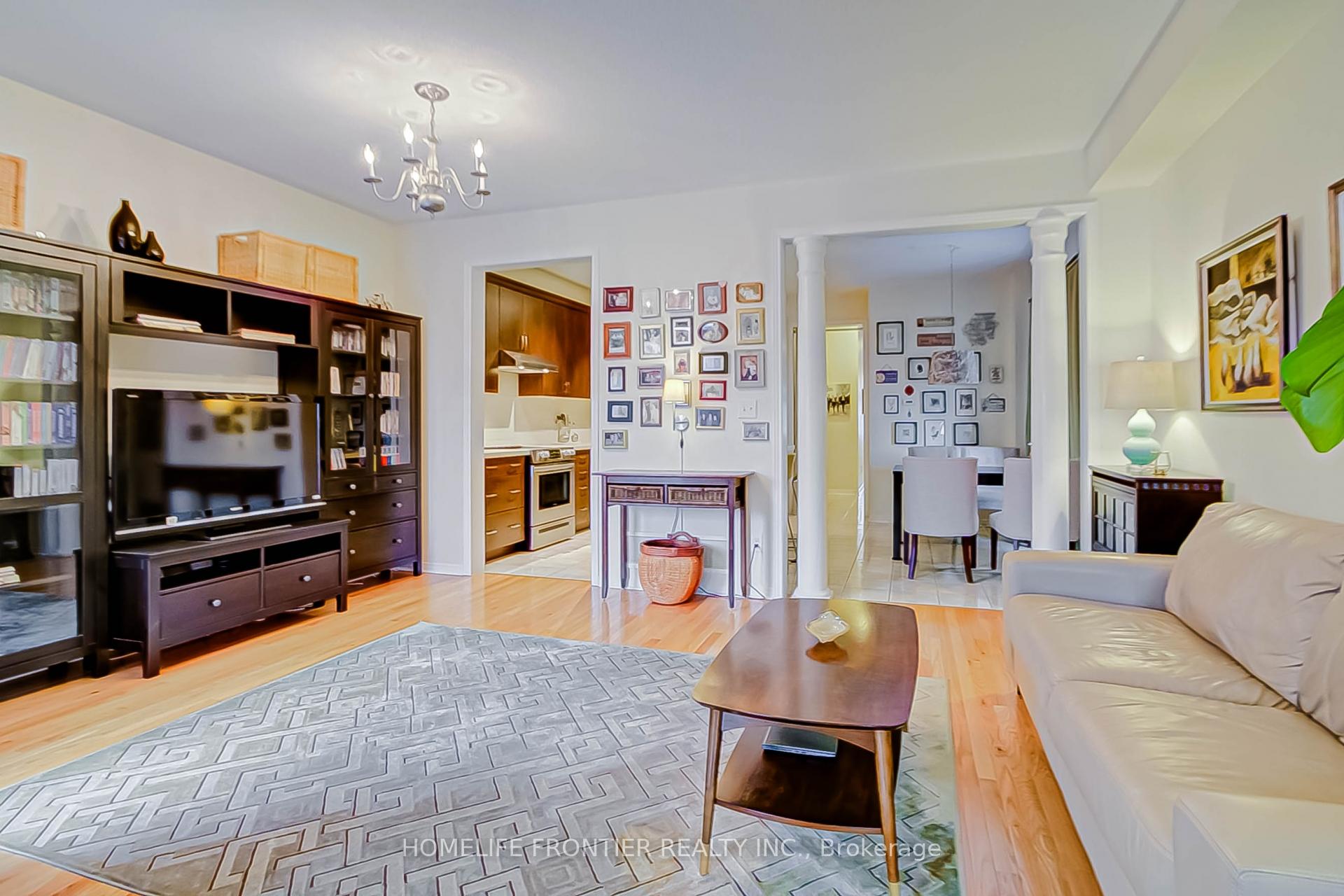 Photo 16 of 39 White Spruce Crescent, Vaughan, Patterson — HOMEH