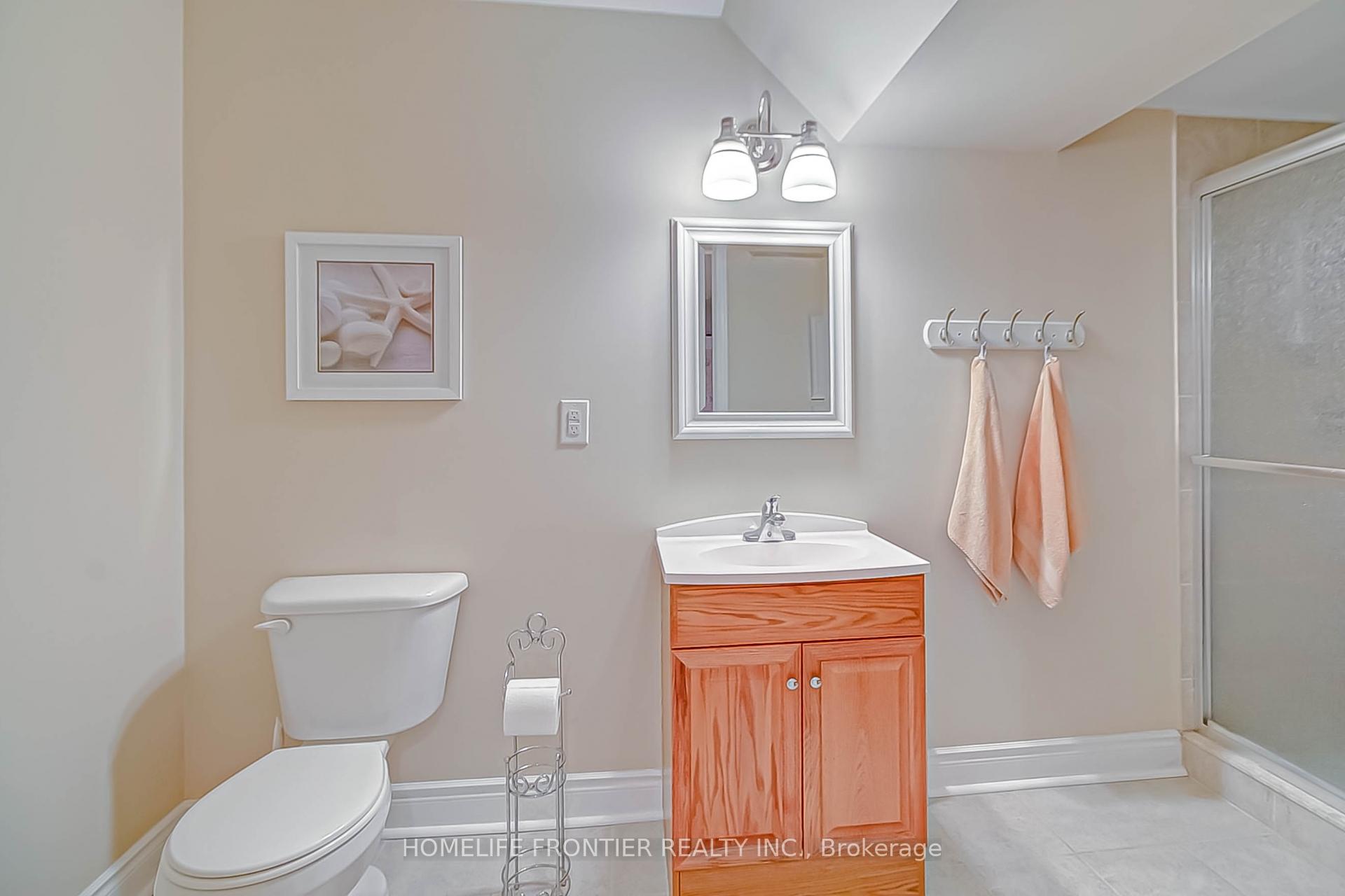 Photo 11 of 39 White Spruce Crescent, Vaughan, Patterson — HOMEH
