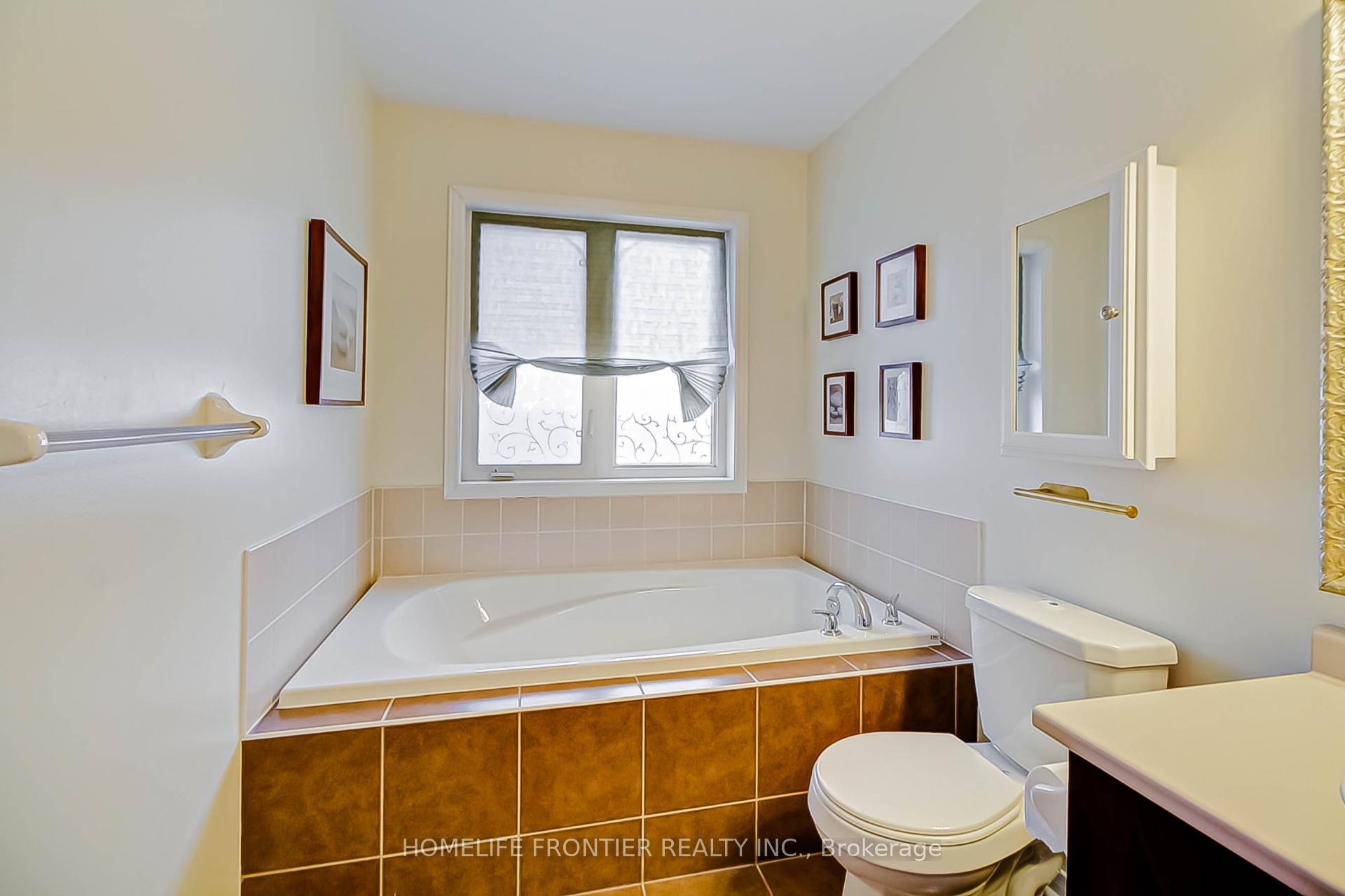 Photo 21 of 39 White Spruce Crescent, Vaughan, Patterson — HOMEH