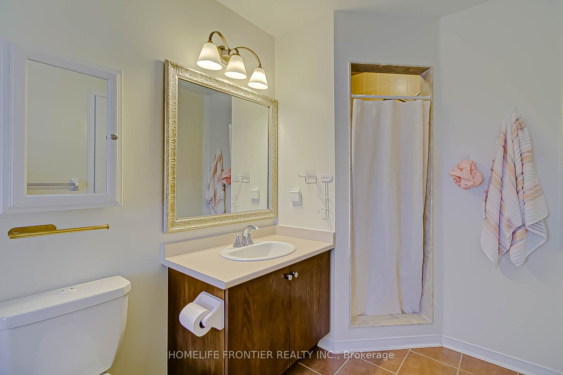 Photo 18 of 39 White Spruce Crescent, Vaughan, Patterson — HOMEH