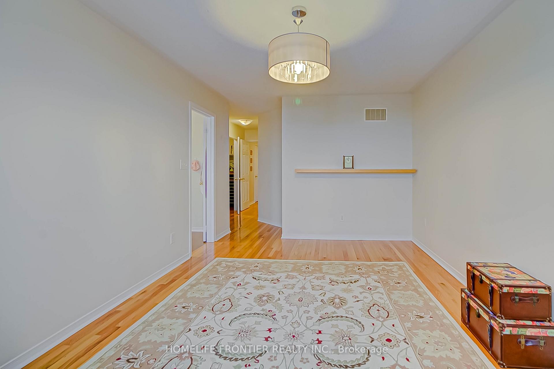 Photo 20 of 39 White Spruce Crescent, Vaughan, Patterson — HOMEH