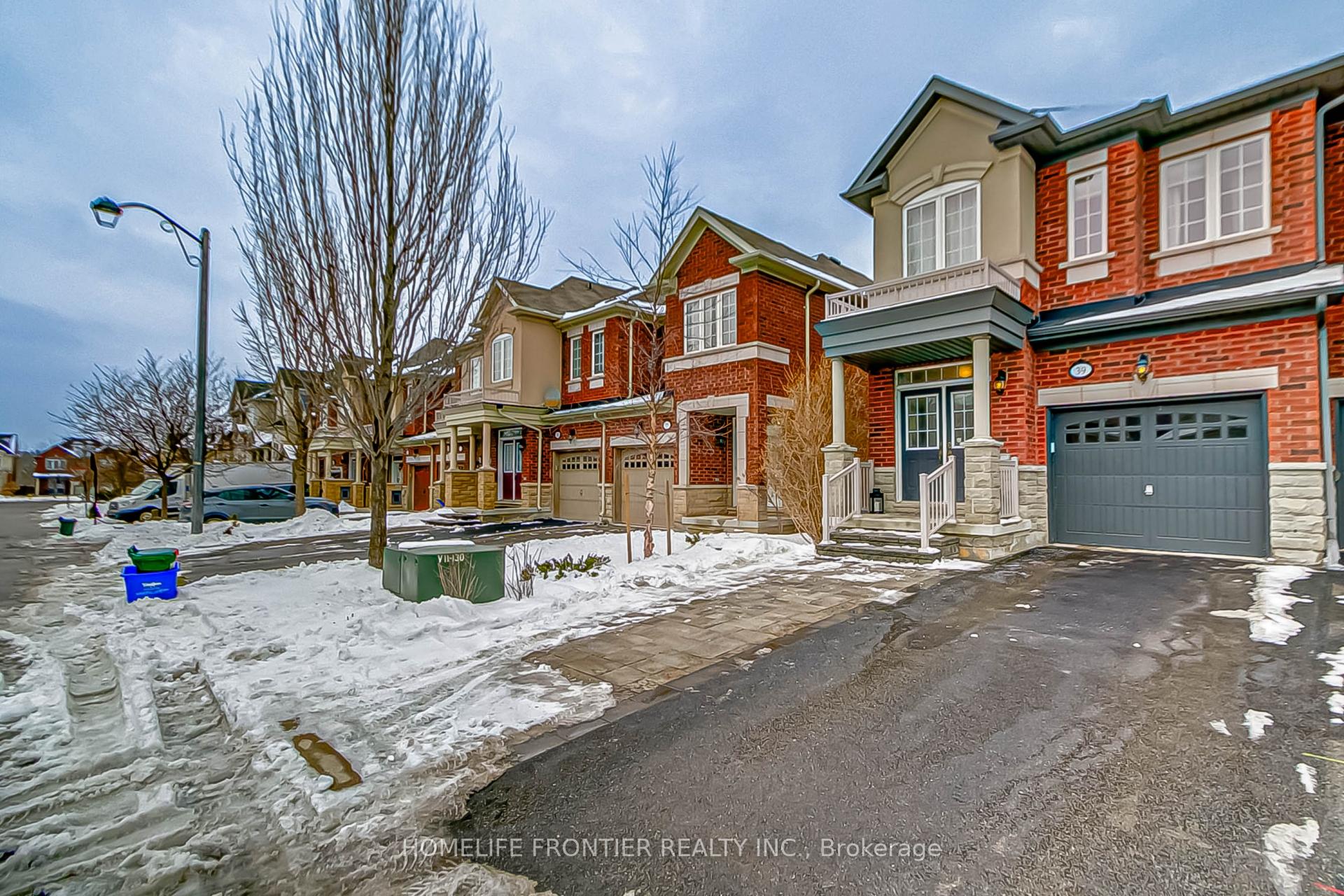 Photo 28 of 39 White Spruce Crescent, Vaughan, Patterson — HOMEH