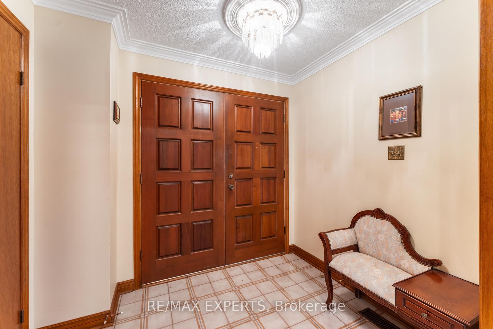 Photo 5 of 85 Claudia Avenue, Vaughan, West Woodbridge — HOMEH