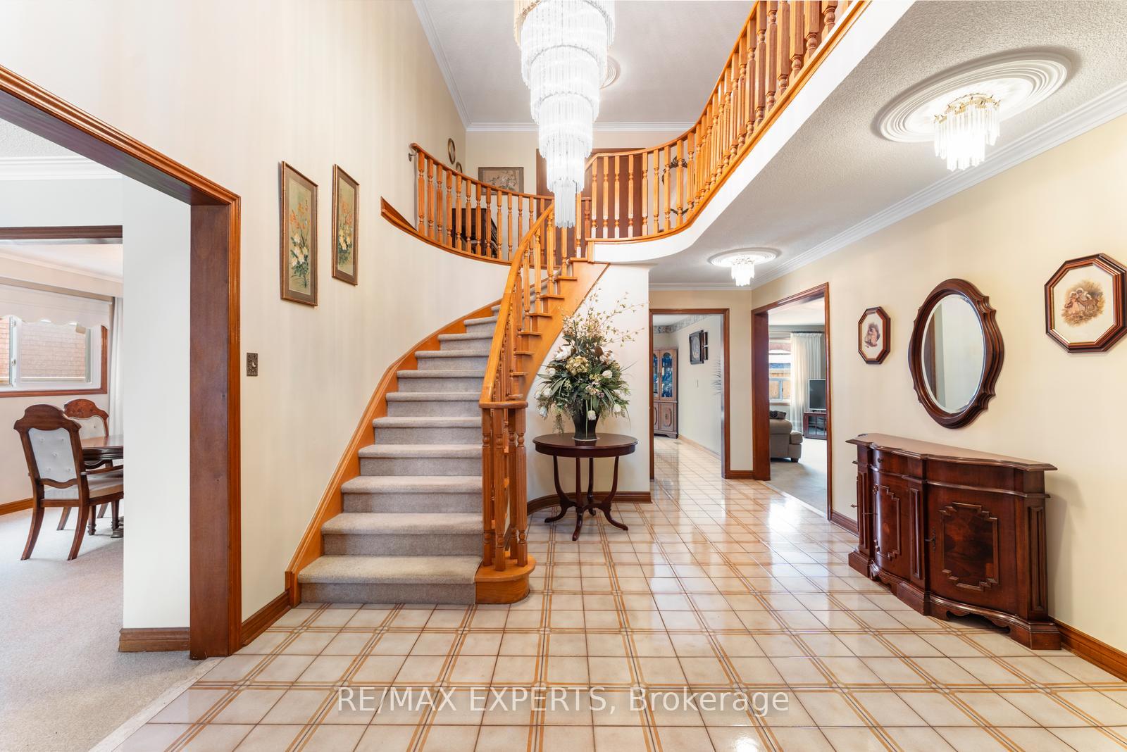Photo 7 of 85 Claudia Avenue, Vaughan, West Woodbridge — HOMEH