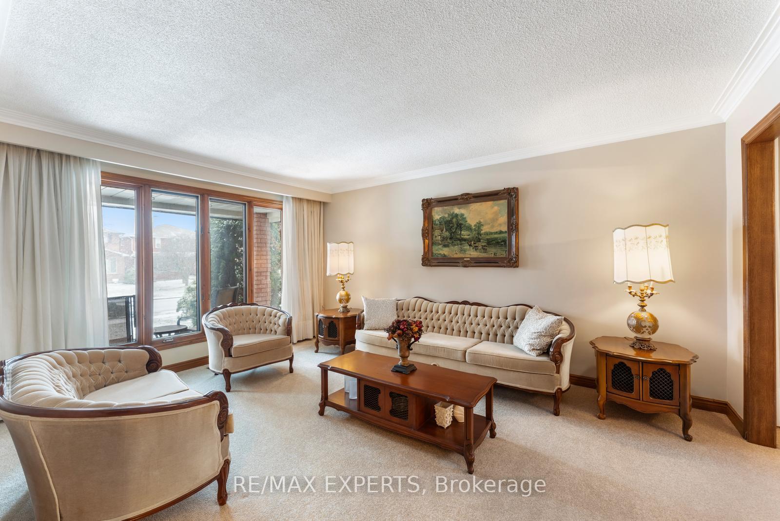 Photo 3 of 85 Claudia Avenue, Vaughan, West Woodbridge — HOMEH
