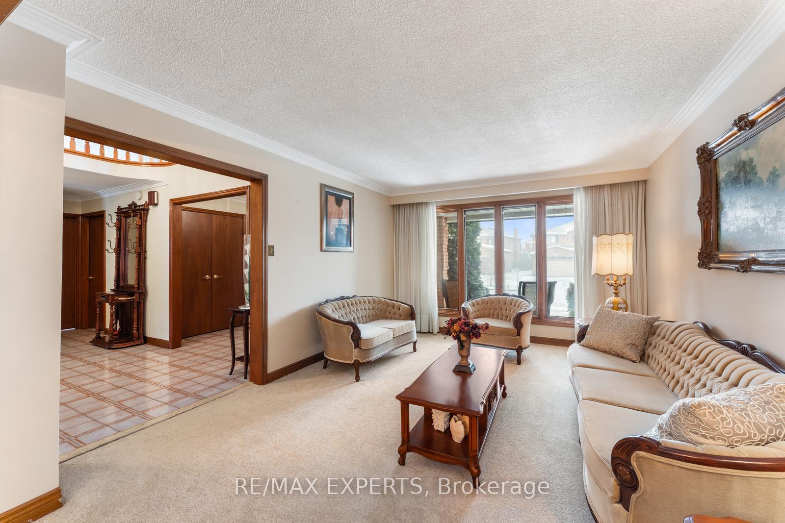 Photo 4 of 85 Claudia Avenue, Vaughan, West Woodbridge — HOMEH