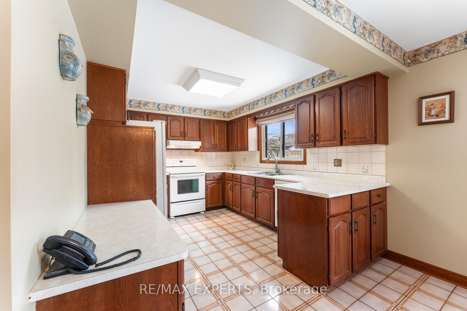 Photo 12 of 85 Claudia Avenue, Vaughan, West Woodbridge — HOMEH