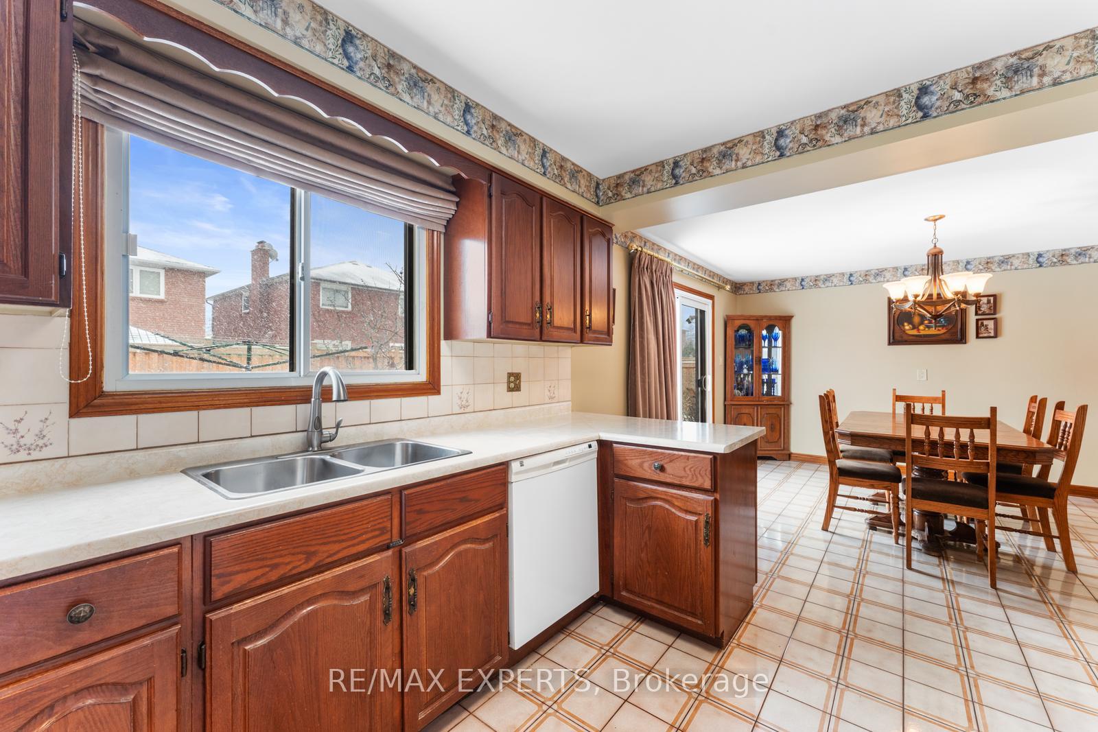 Photo 15 of 85 Claudia Avenue, Vaughan, West Woodbridge — HOMEH