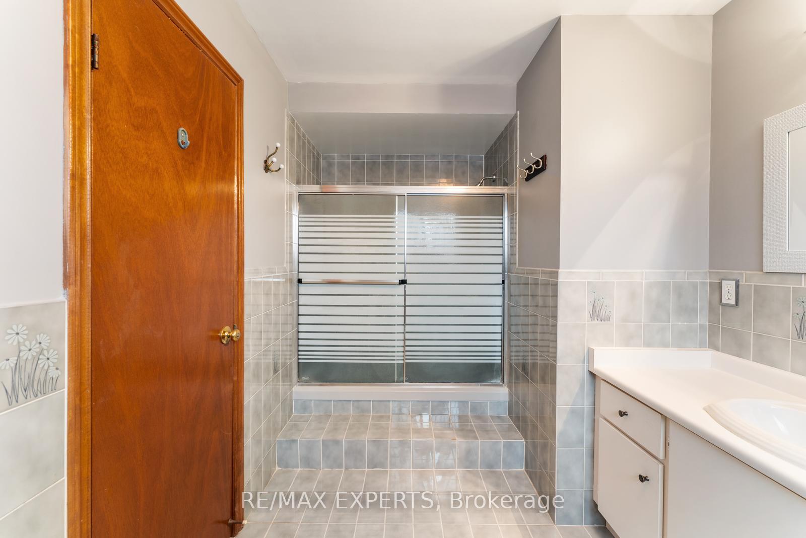Photo 25 of 85 Claudia Avenue, Vaughan, West Woodbridge — HOMEH