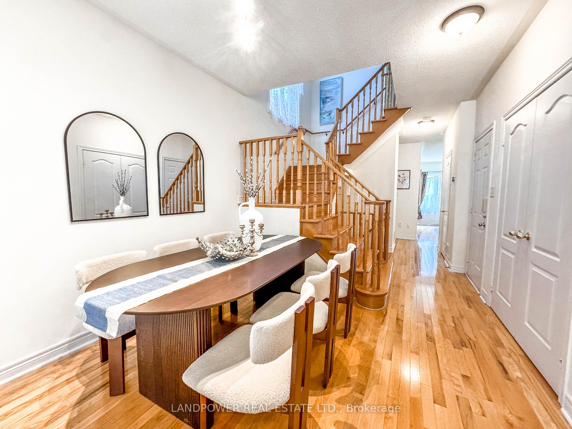 Photo 2 of 10 Bartlett Road, Markham, Cachet — HOMEH
