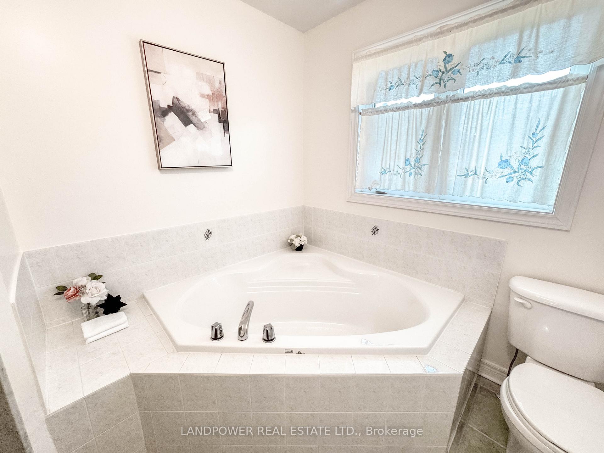 Photo 5 of 10 Bartlett Road, Markham, Cachet — HOMEH