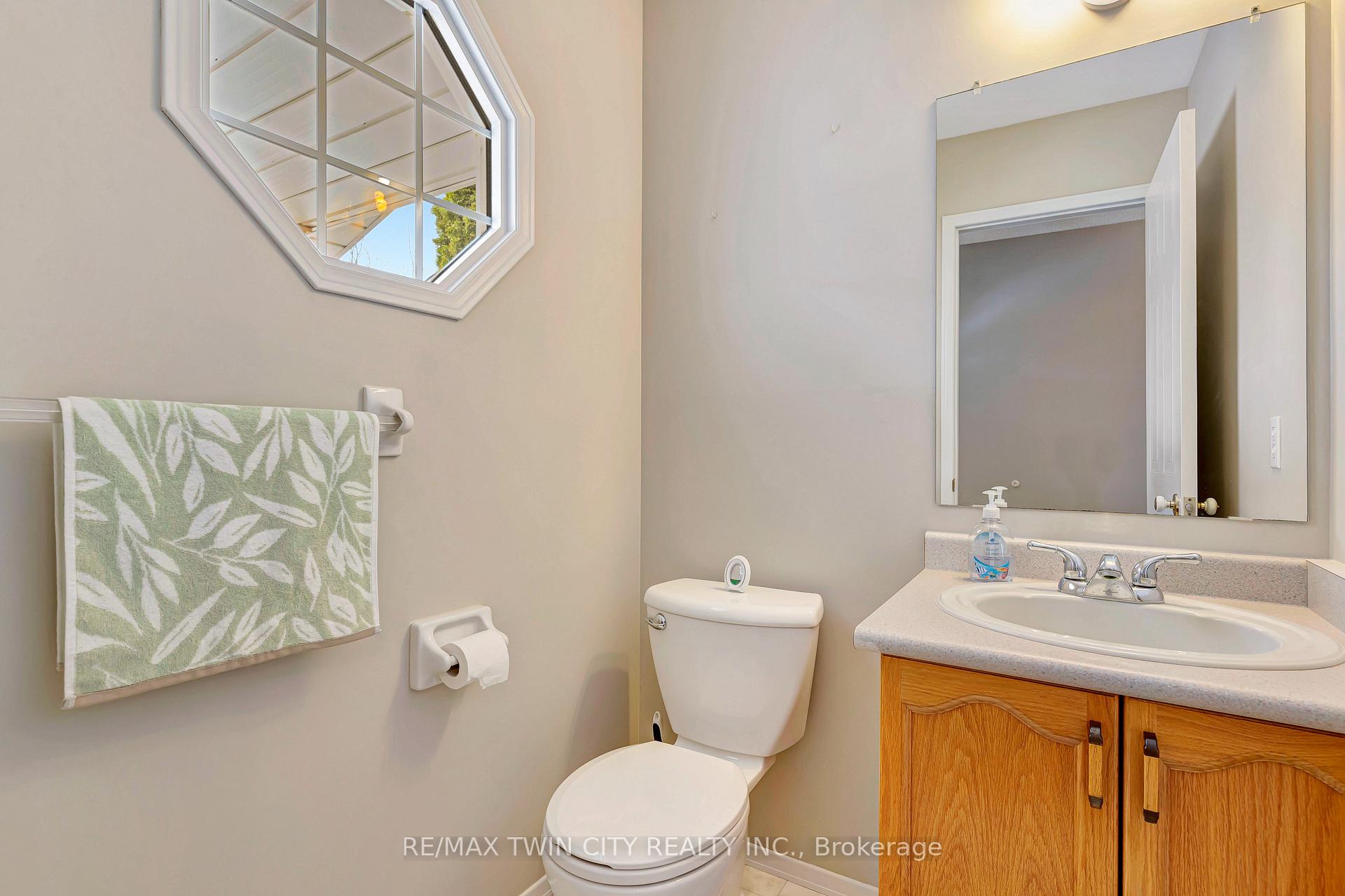Photo 3 of 172 Auburn Drive, Kitchener — HOMEH