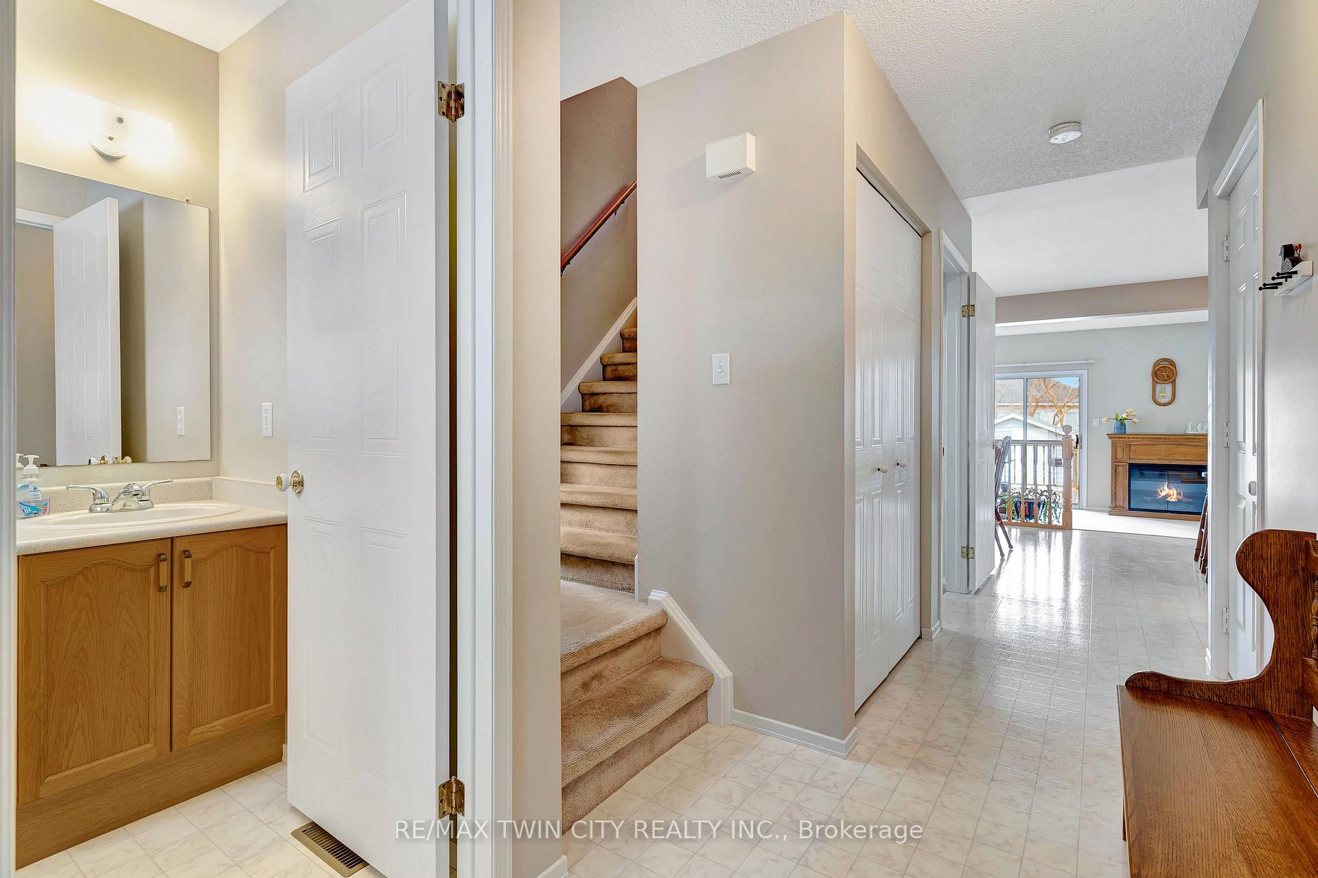 Photo 5 of 172 Auburn Drive, Kitchener — HOMEH