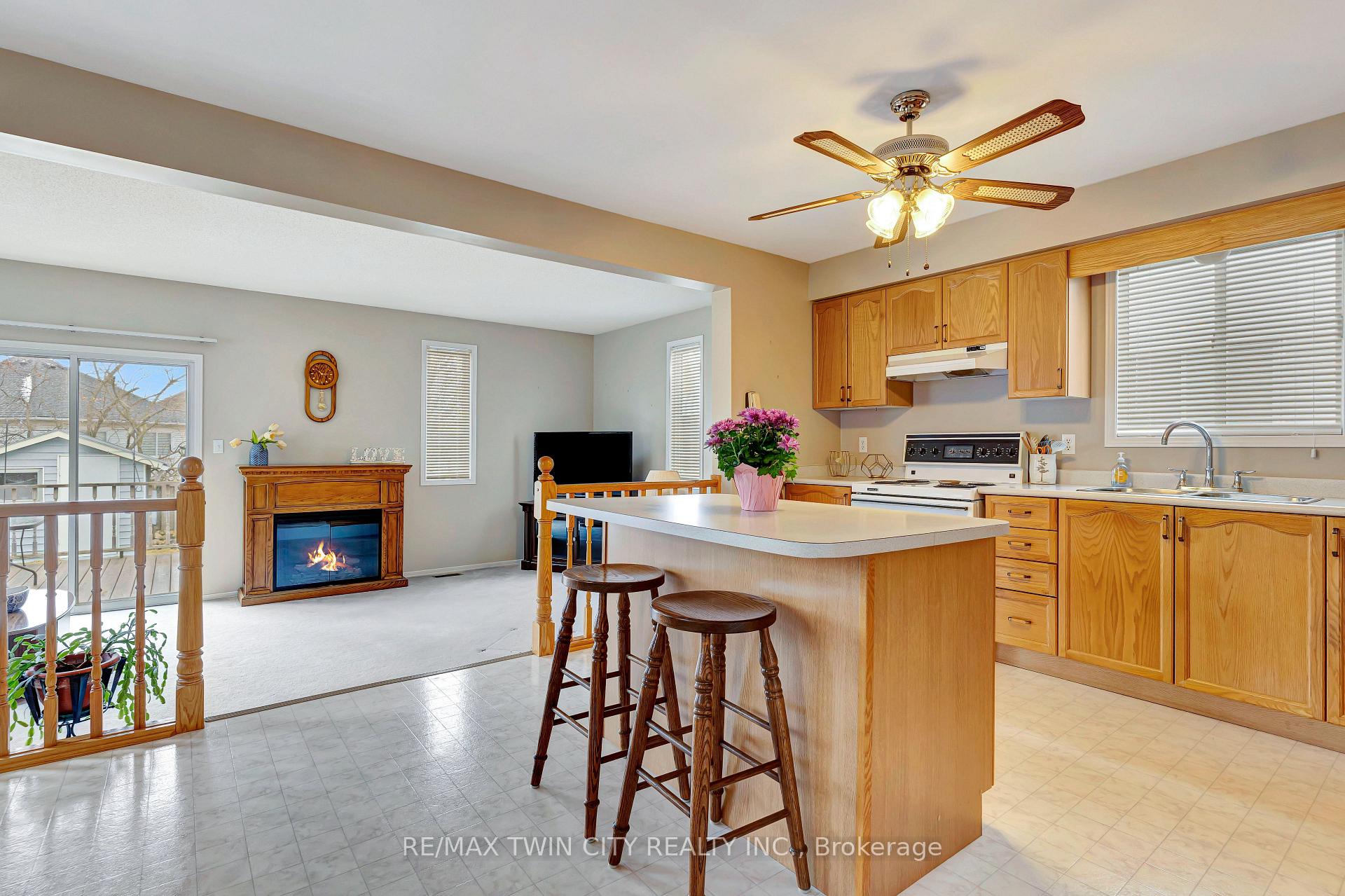 Photo 9 of 172 Auburn Drive, Kitchener — HOMEH