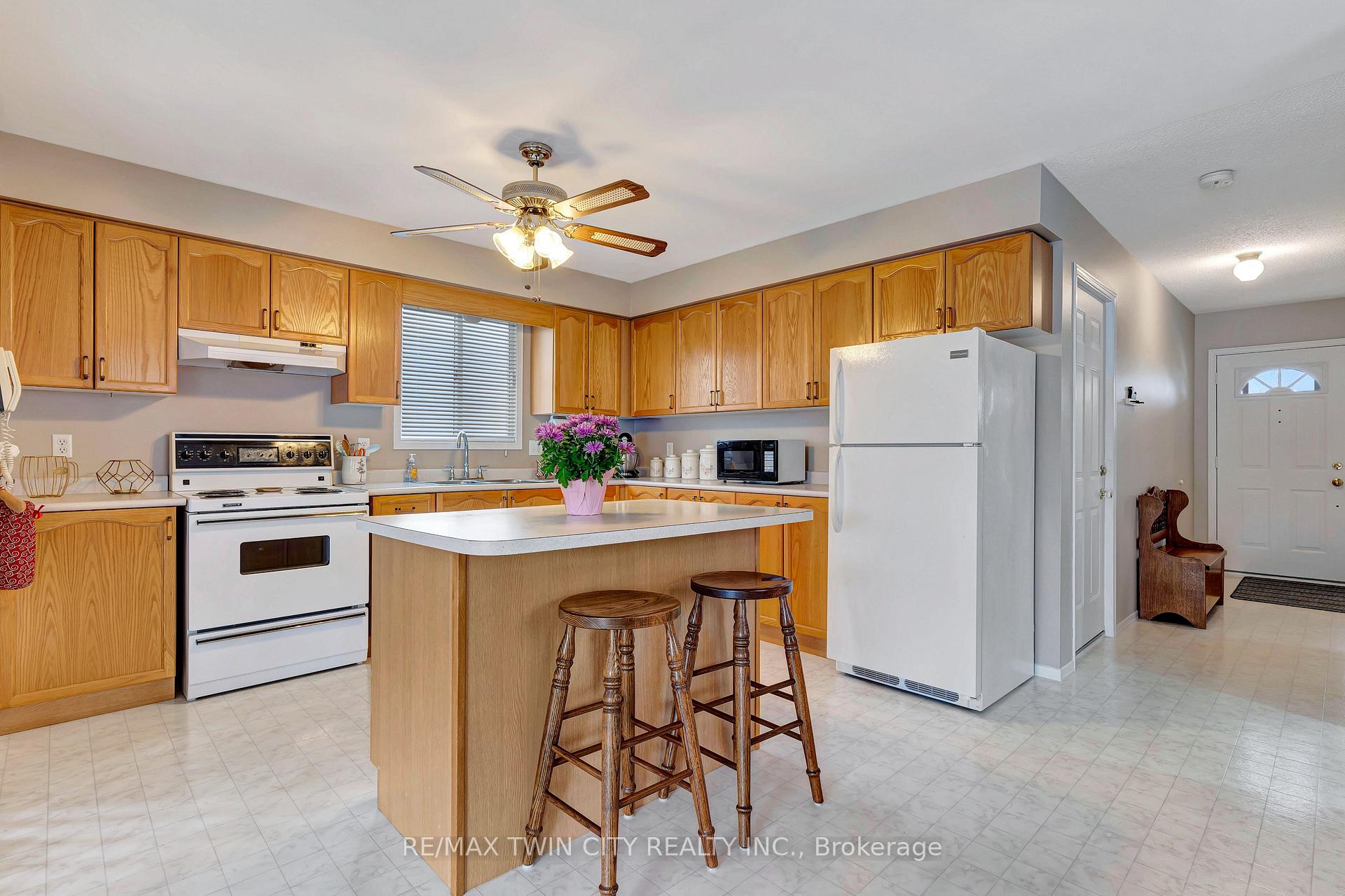Photo 10 of 172 Auburn Drive, Kitchener — HOMEH