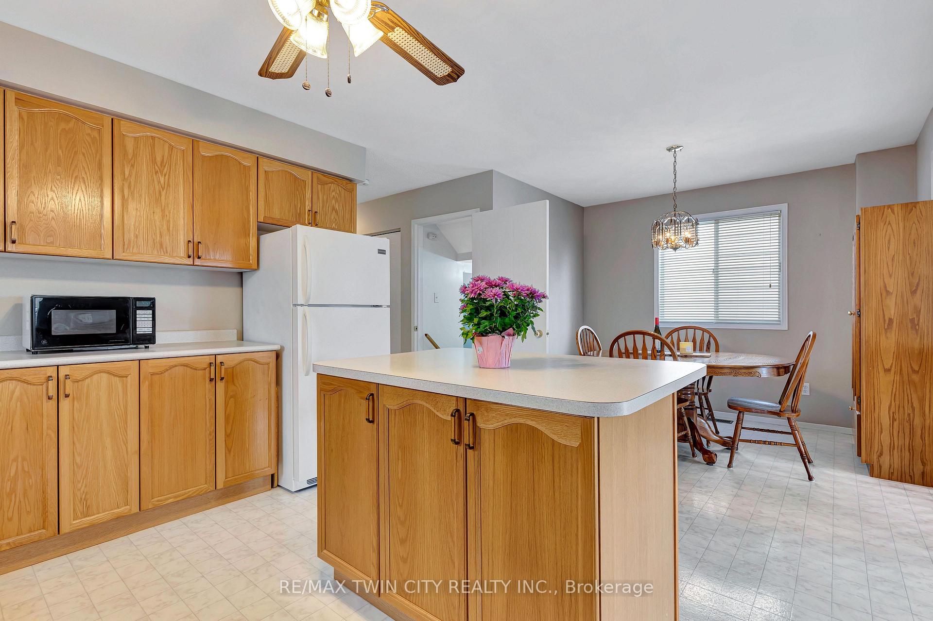 Photo 23 of 172 Auburn Drive, Kitchener — HOMEH