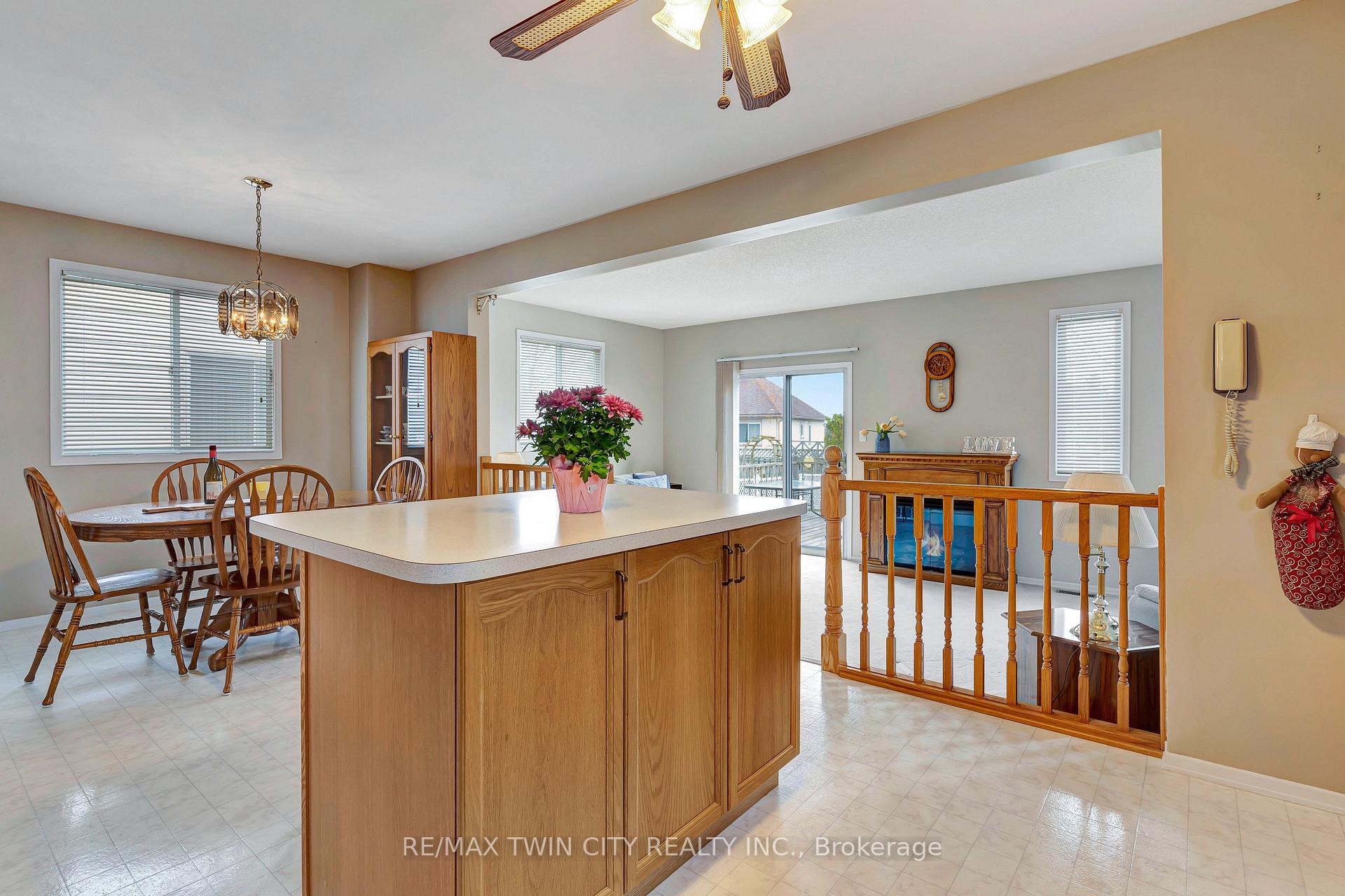 Photo 17 of 172 Auburn Drive, Kitchener — HOMEH