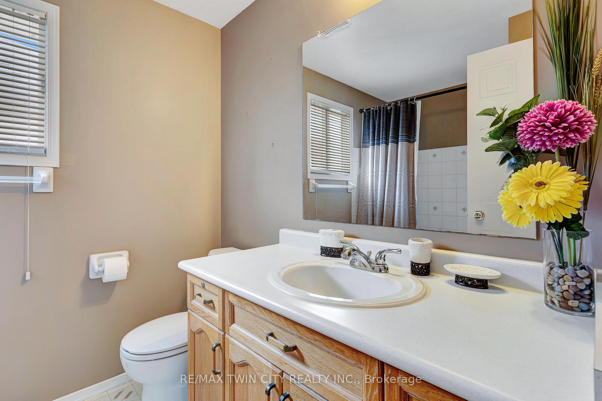 Photo 18 of 172 Auburn Drive, Kitchener — HOMEH