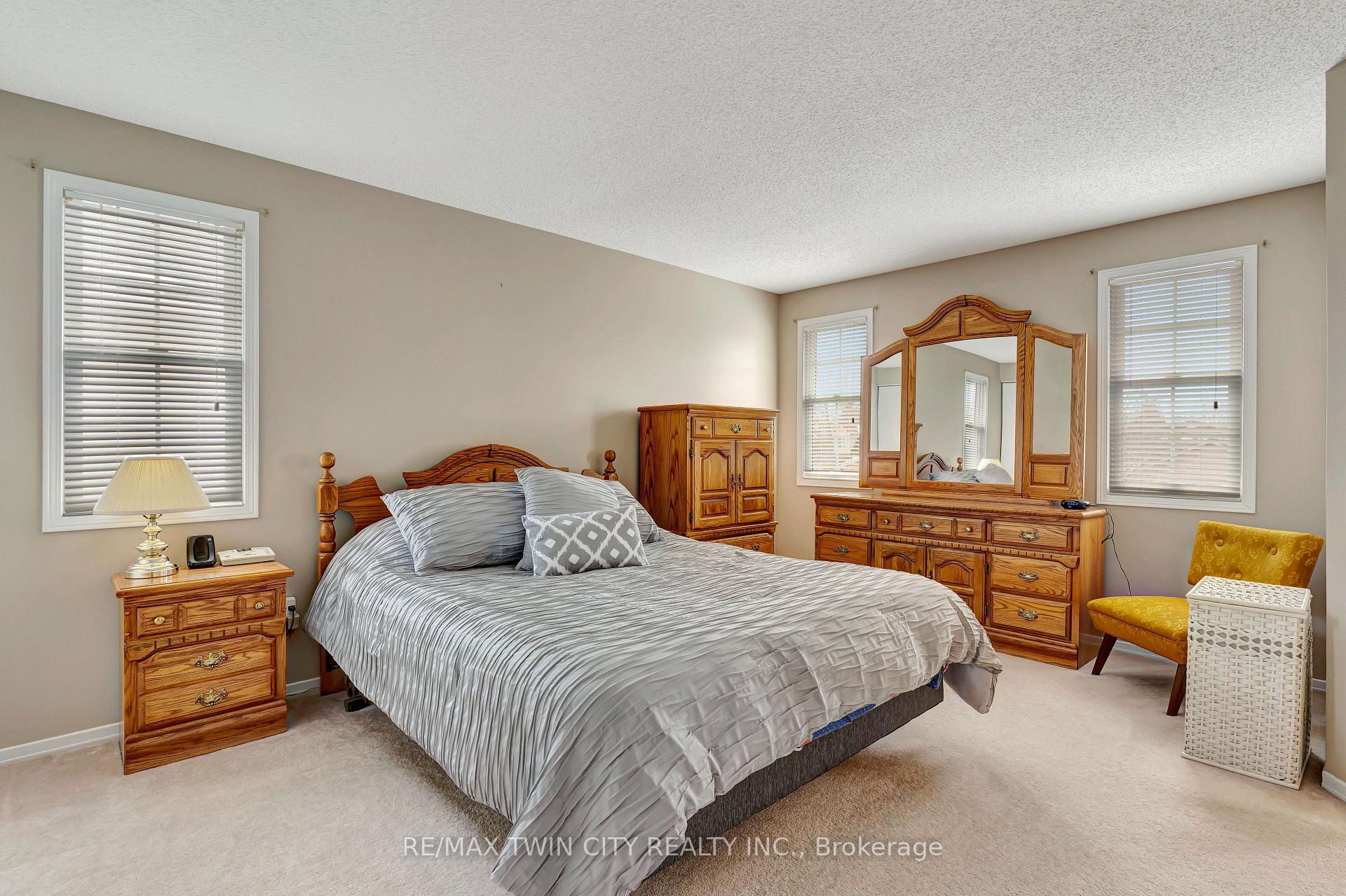 Photo 29 of 172 Auburn Drive, Kitchener — HOMEH