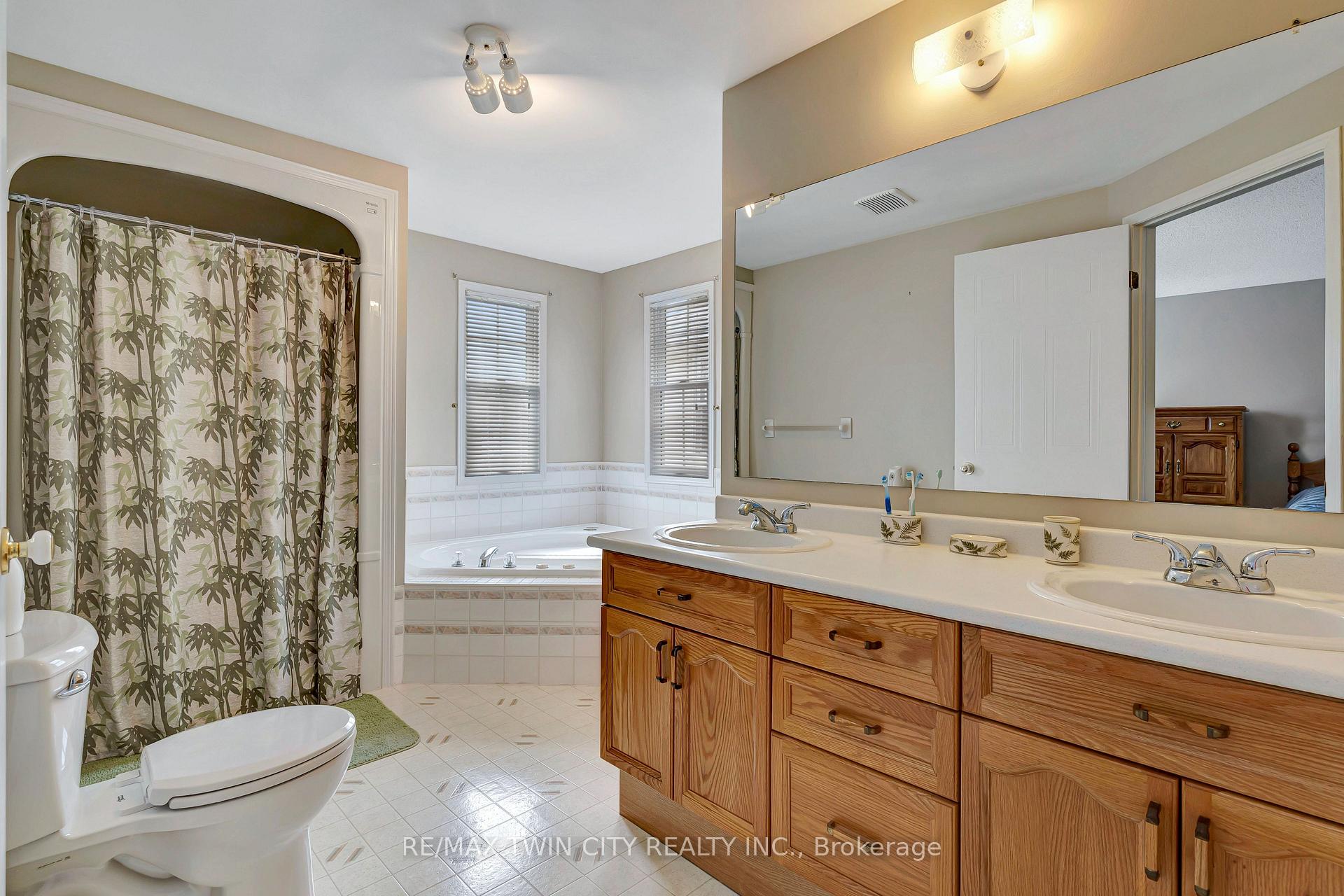 Photo 19 of 172 Auburn Drive, Kitchener — HOMEH