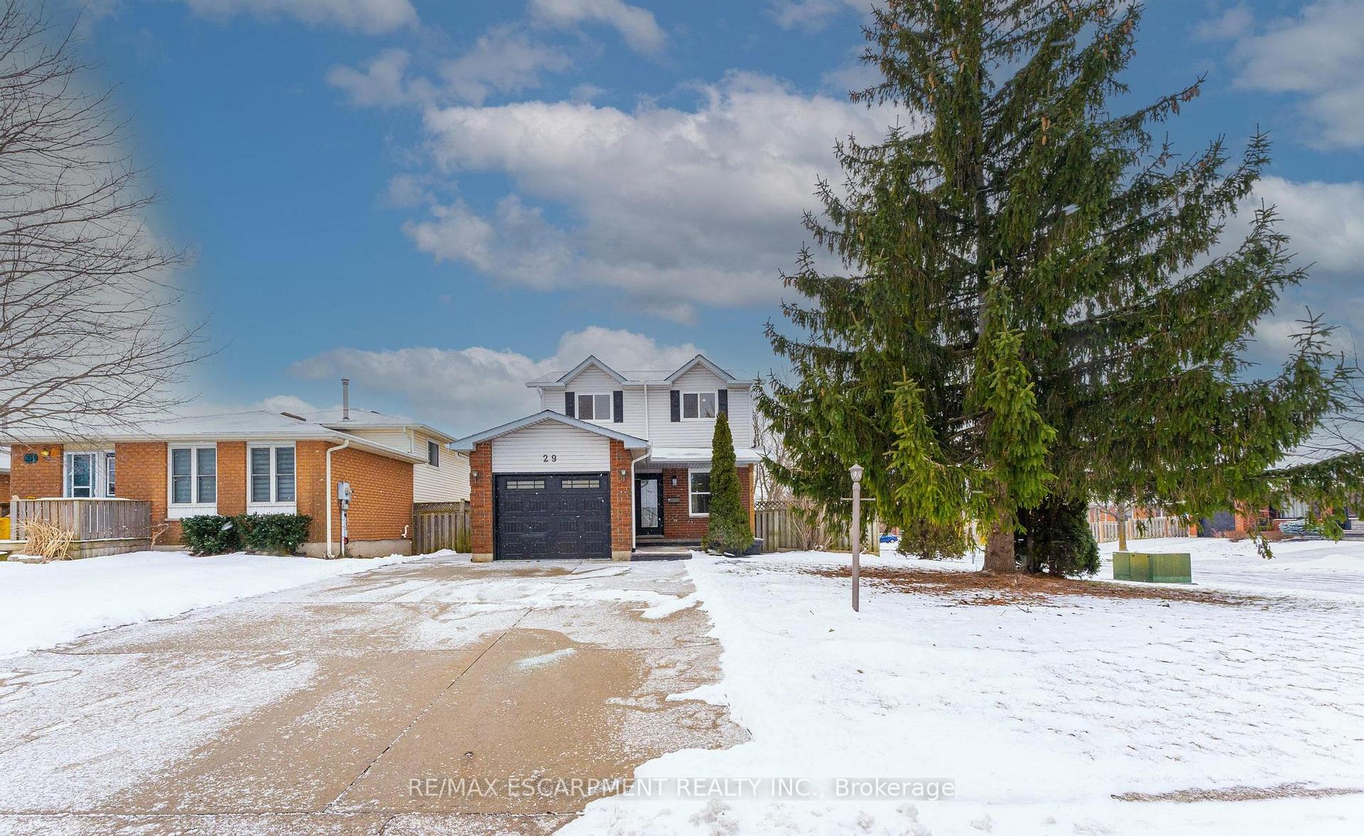 Photo 3 of 29 Featherwood Crescent, Hamilton, Stoney Creek — HOMEH