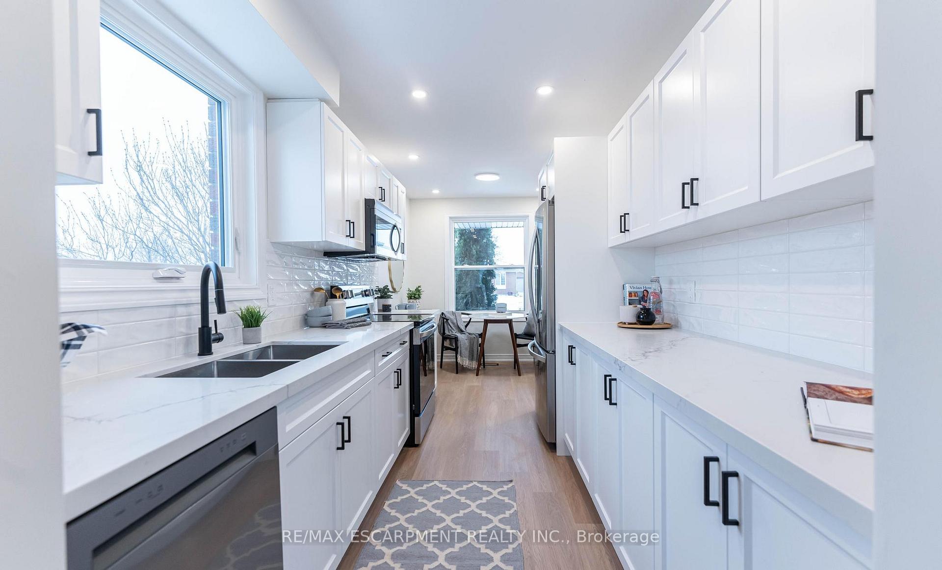 Photo 7 of 29 Featherwood Crescent, Hamilton, Stoney Creek — HOMEH