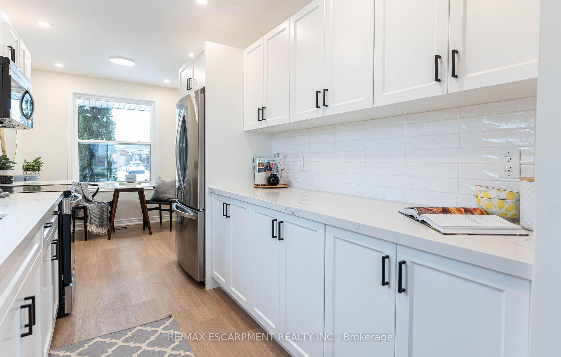 Photo 8 of 29 Featherwood Crescent, Hamilton, Stoney Creek — HOMEH