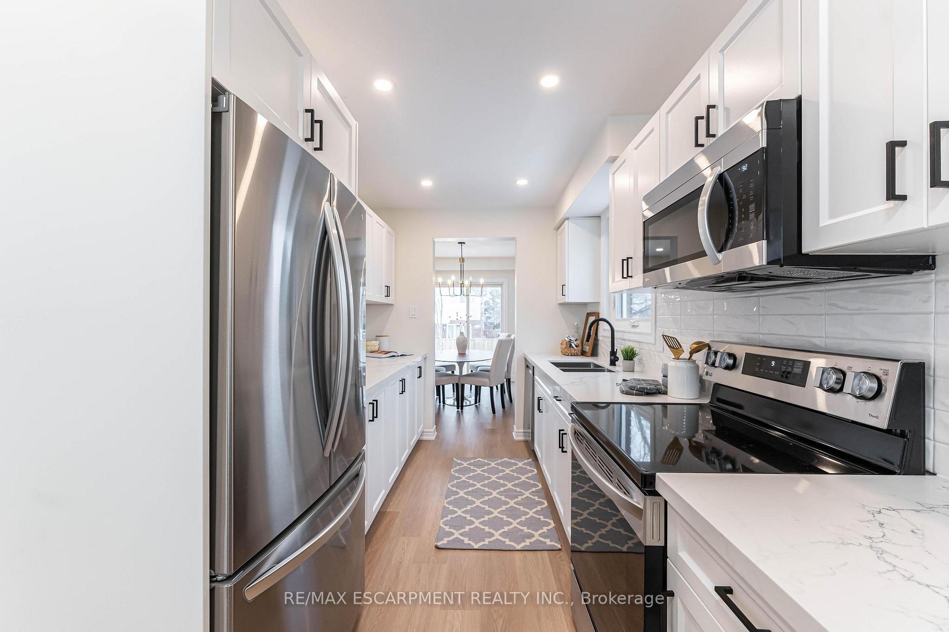 Photo 18 of 29 Featherwood Crescent, Hamilton, Stoney Creek — HOMEH