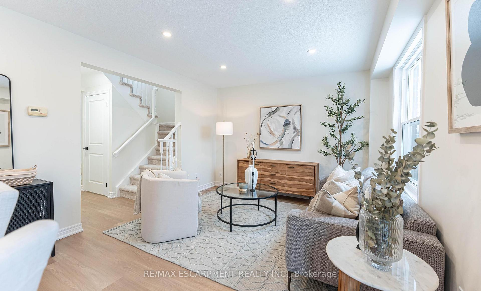 Photo 5 of 29 Featherwood Crescent, Hamilton, Stoney Creek — HOMEH