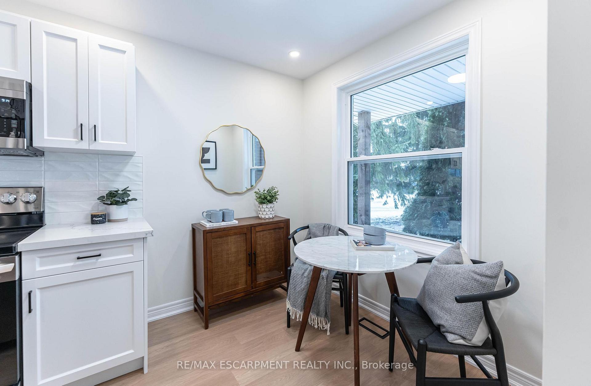 Photo 16 of 29 Featherwood Crescent, Hamilton, Stoney Creek — HOMEH