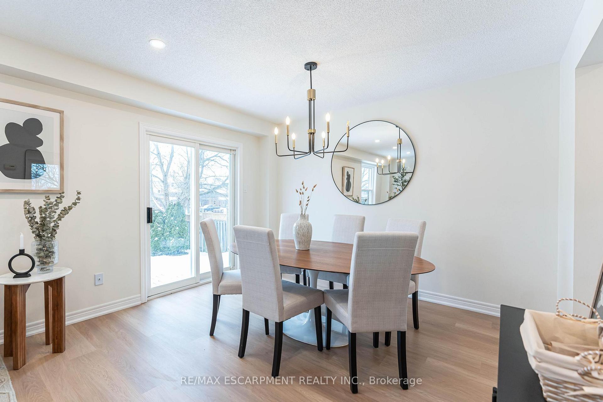 Photo 6 of 29 Featherwood Crescent, Hamilton, Stoney Creek — HOMEH