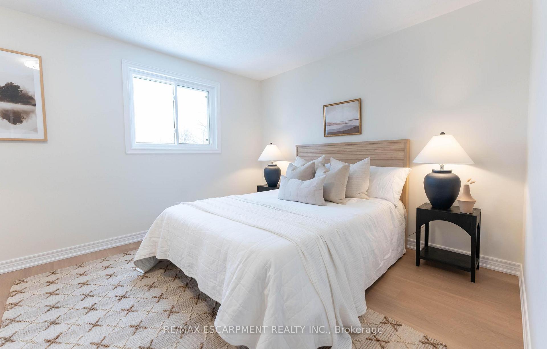 Photo 21 of 29 Featherwood Crescent, Hamilton, Stoney Creek — HOMEH