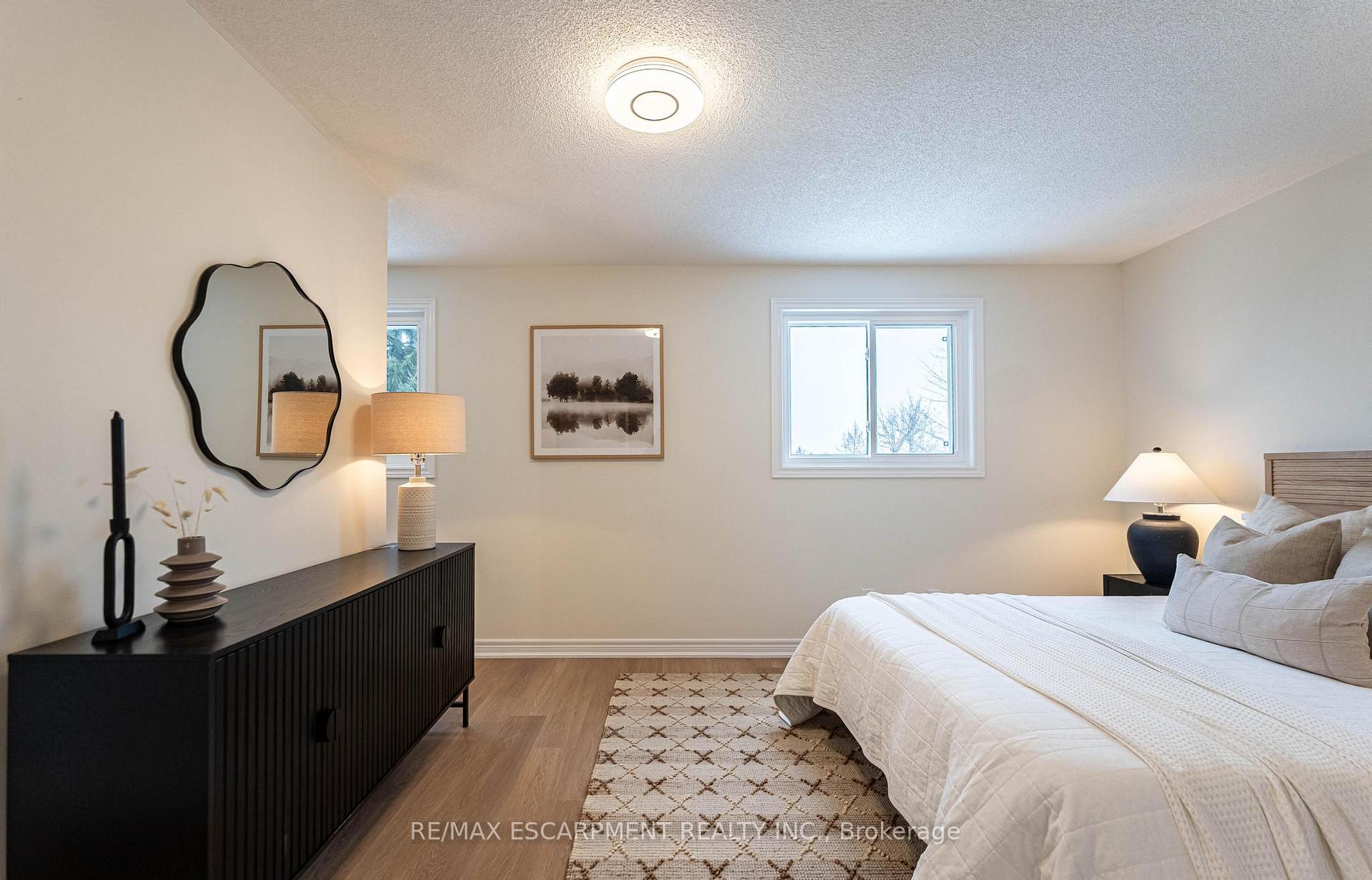 Photo 12 of 29 Featherwood Crescent, Hamilton, Stoney Creek — HOMEH