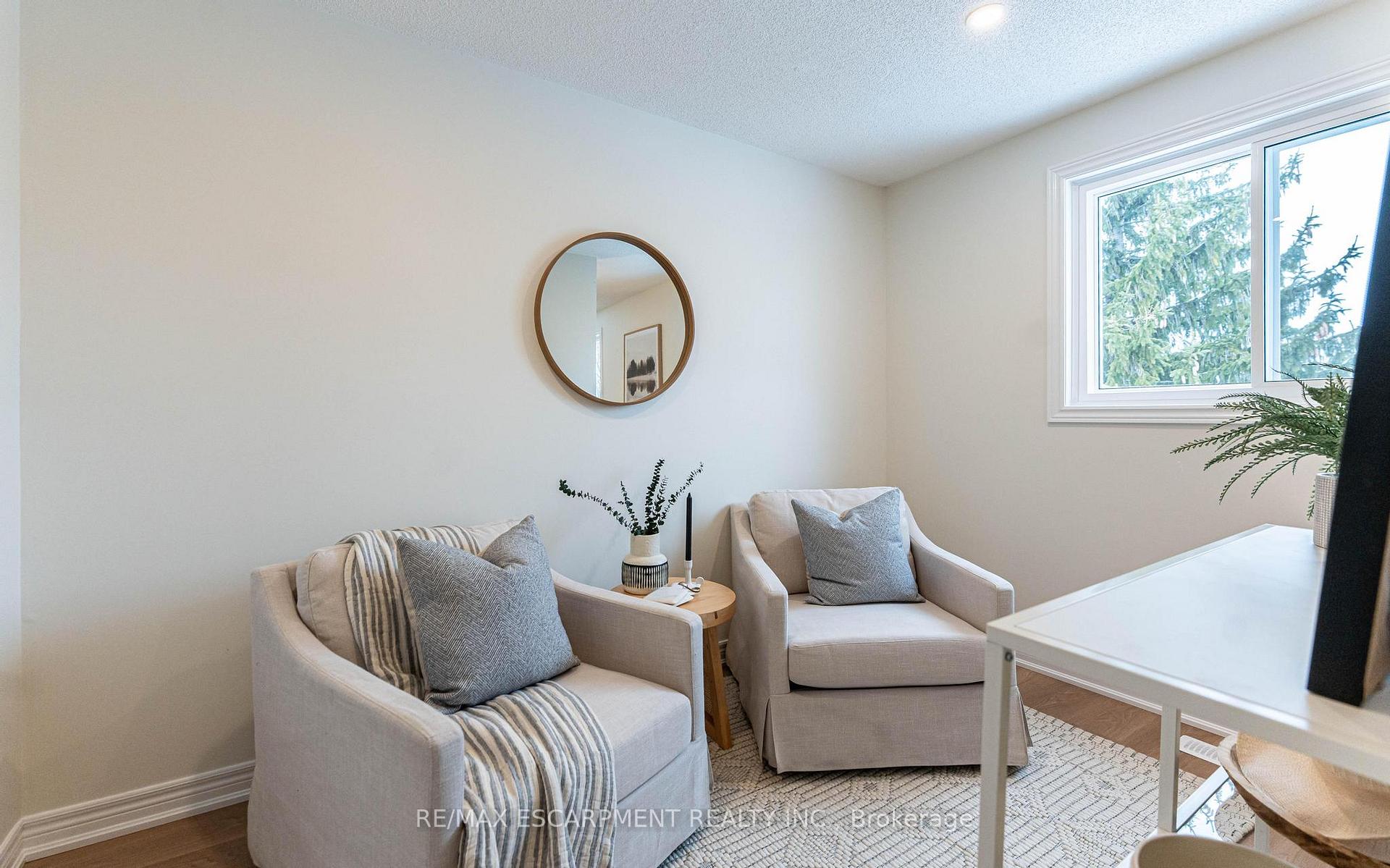 Photo 11 of 29 Featherwood Crescent, Hamilton, Stoney Creek — HOMEH
