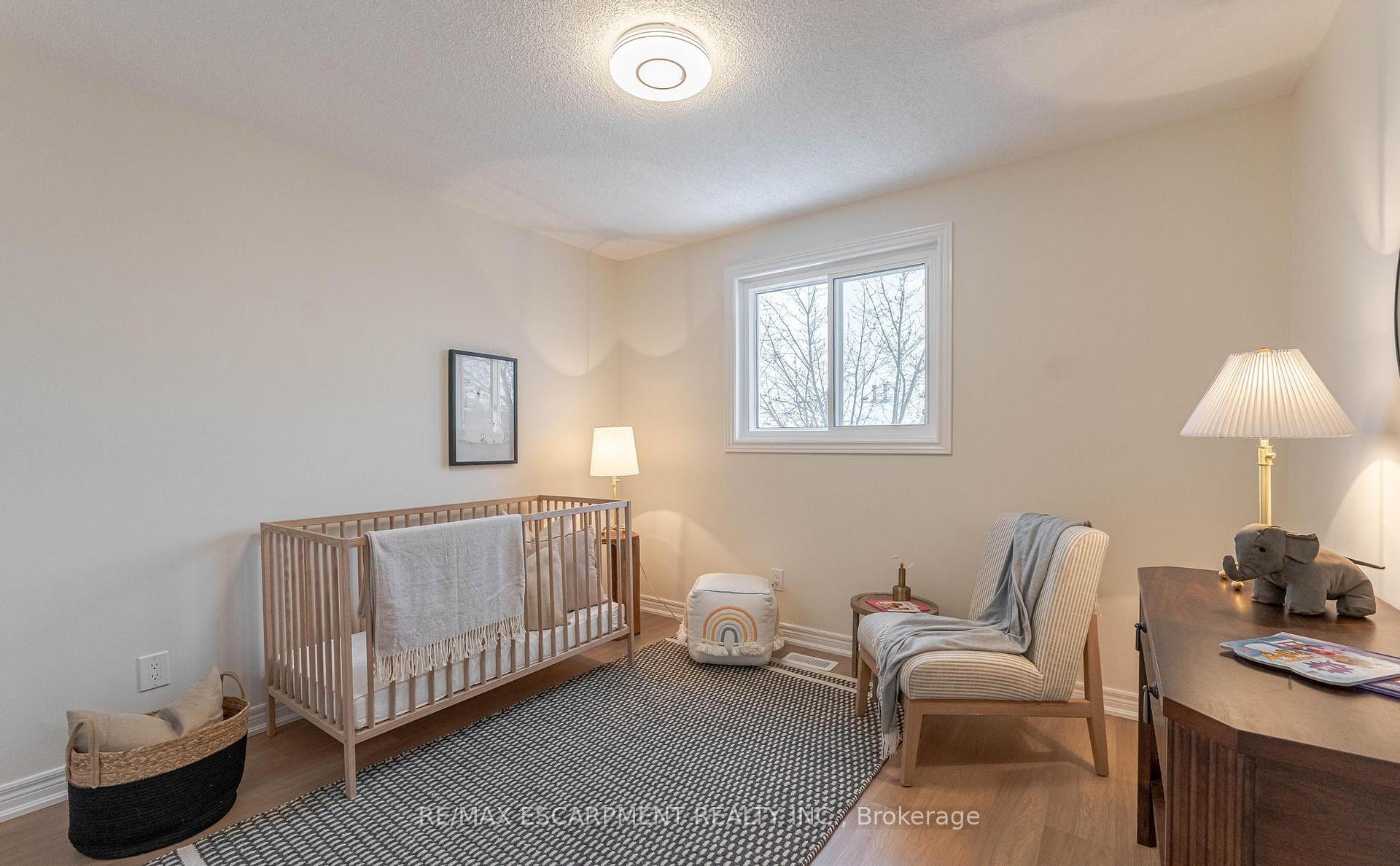 Photo 24 of 29 Featherwood Crescent, Hamilton, Stoney Creek — HOMEH