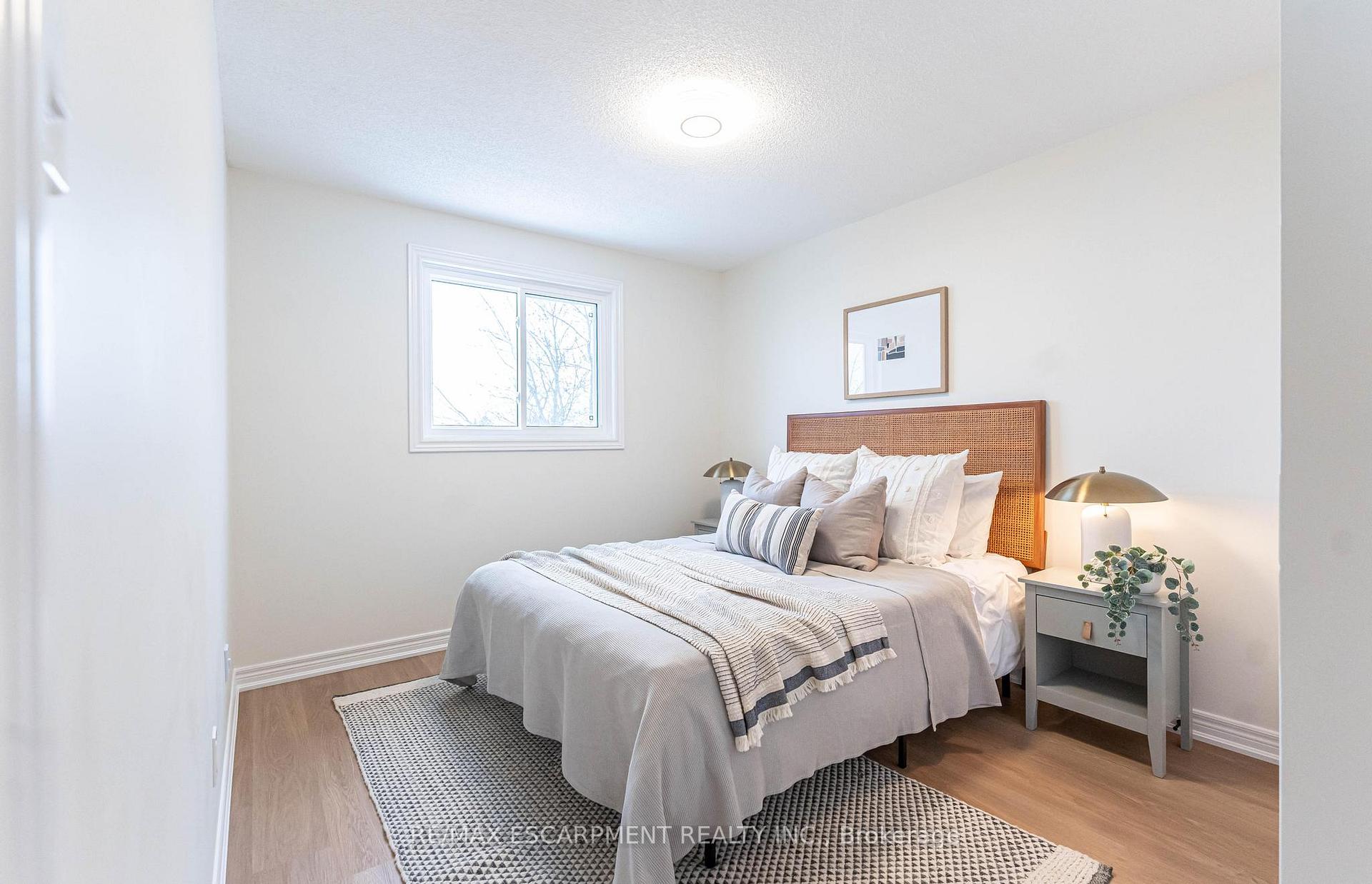 Photo 26 of 29 Featherwood Crescent, Hamilton, Stoney Creek — HOMEH